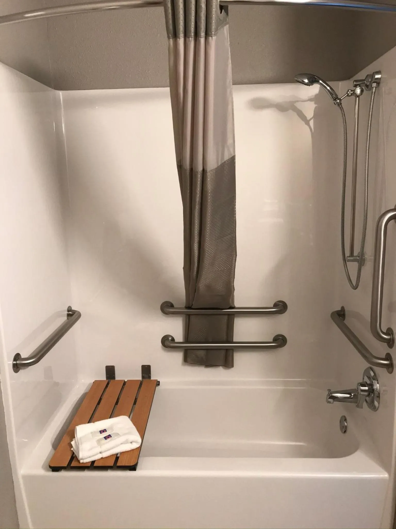 Bathroom in Motel 6-Fort Wayne, IN