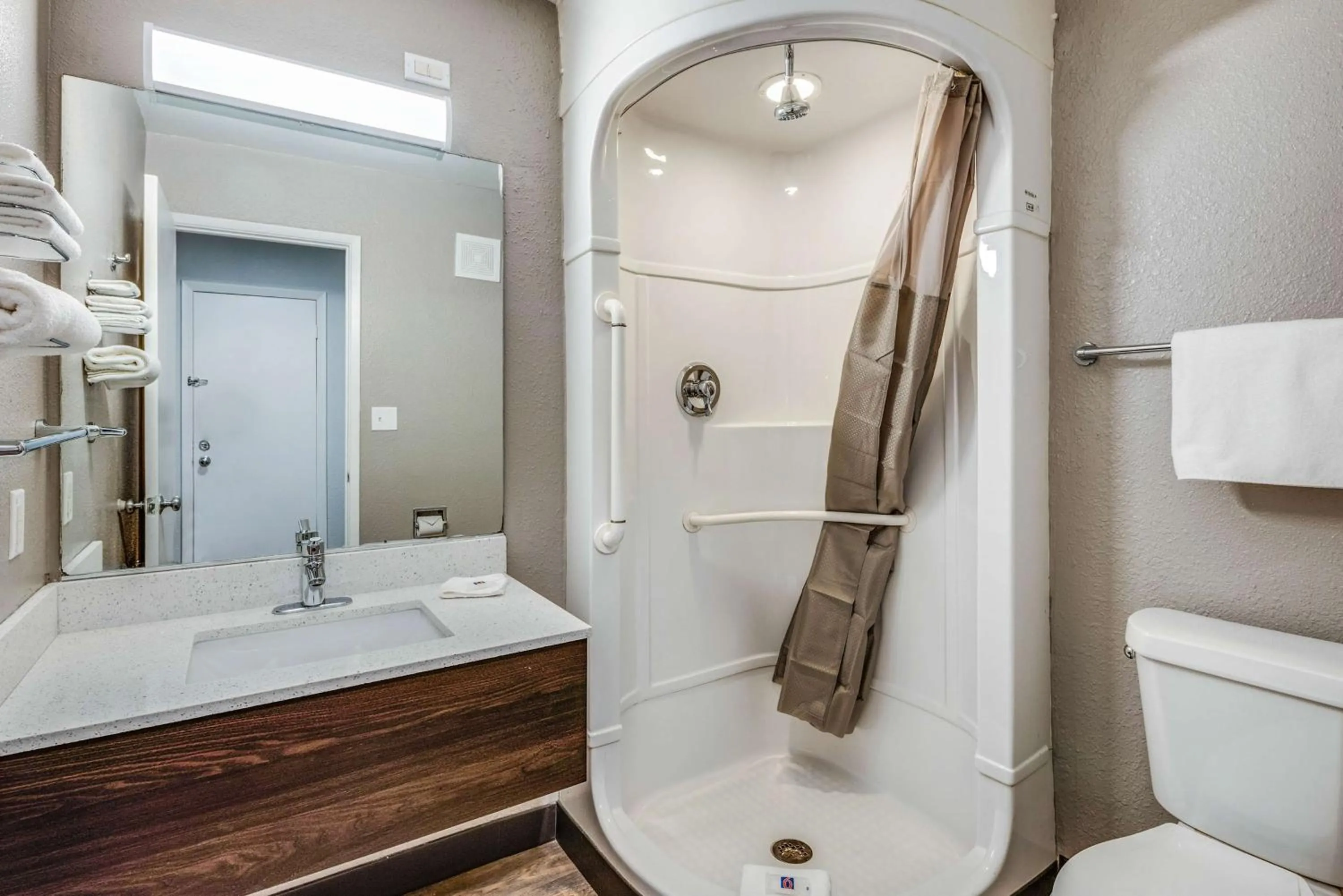 Bathroom in Motel 6-Fort Wayne, IN