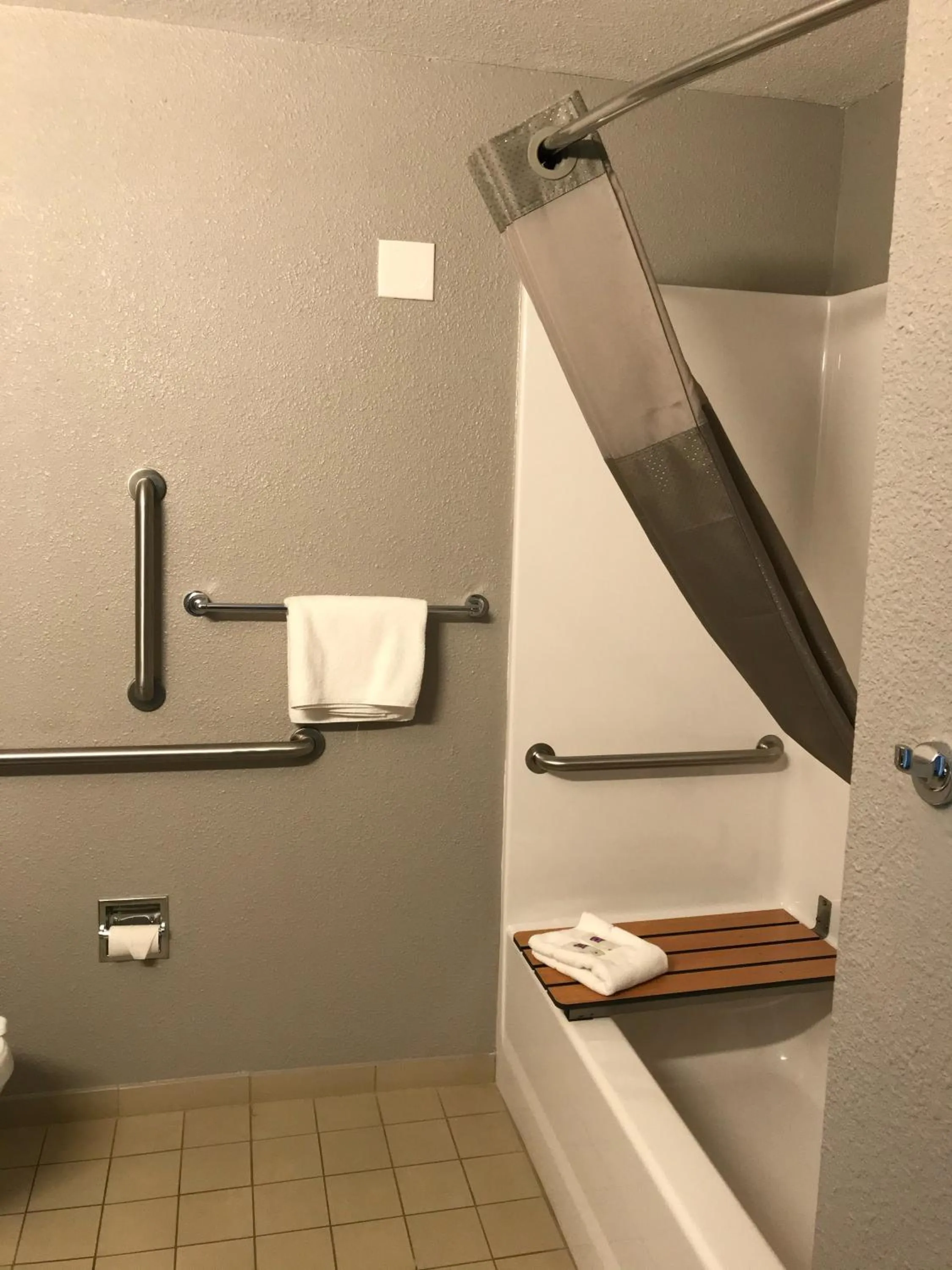 Bathroom in Motel 6-Fort Wayne, IN