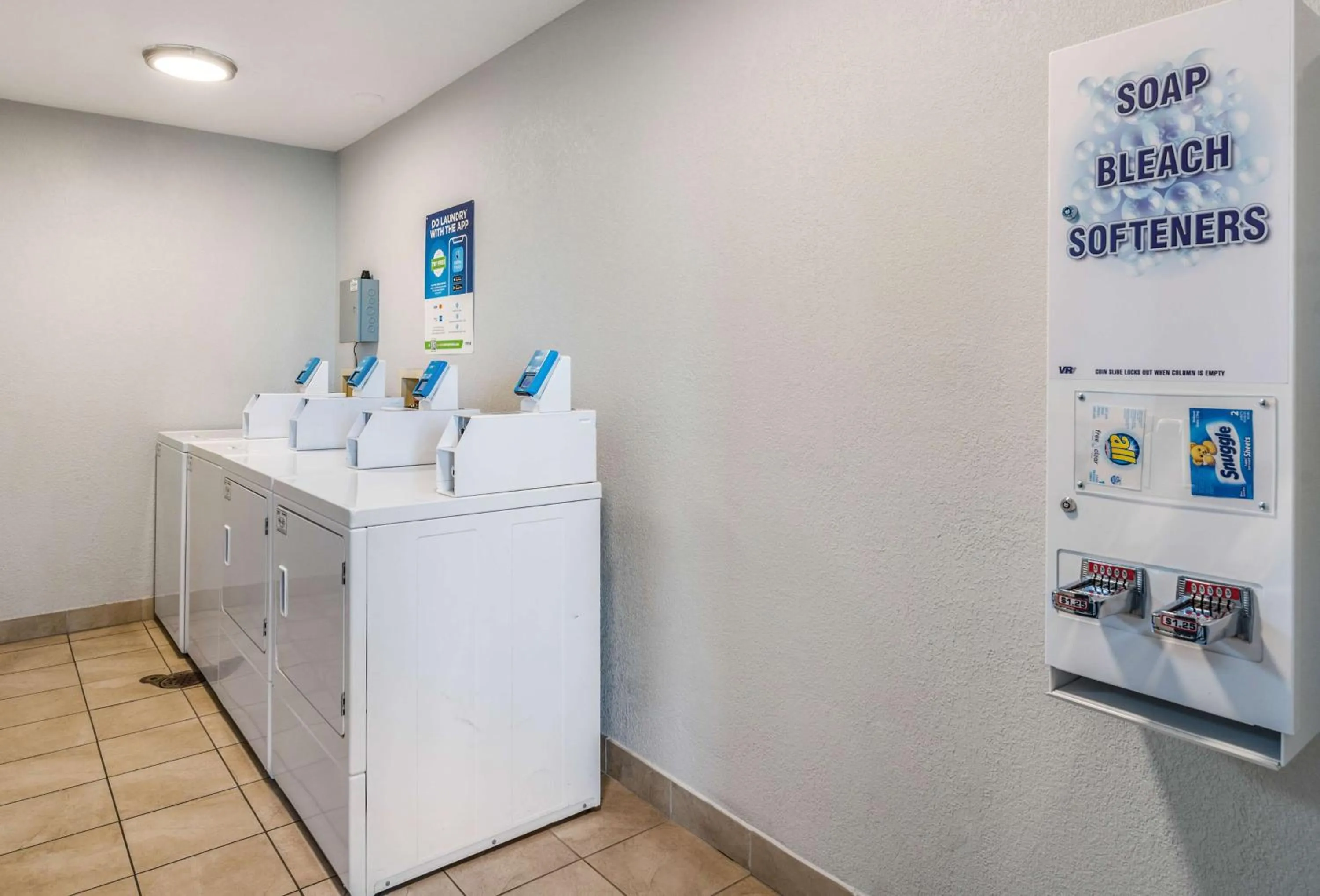 Property building in Motel 6-Fort Wayne, IN