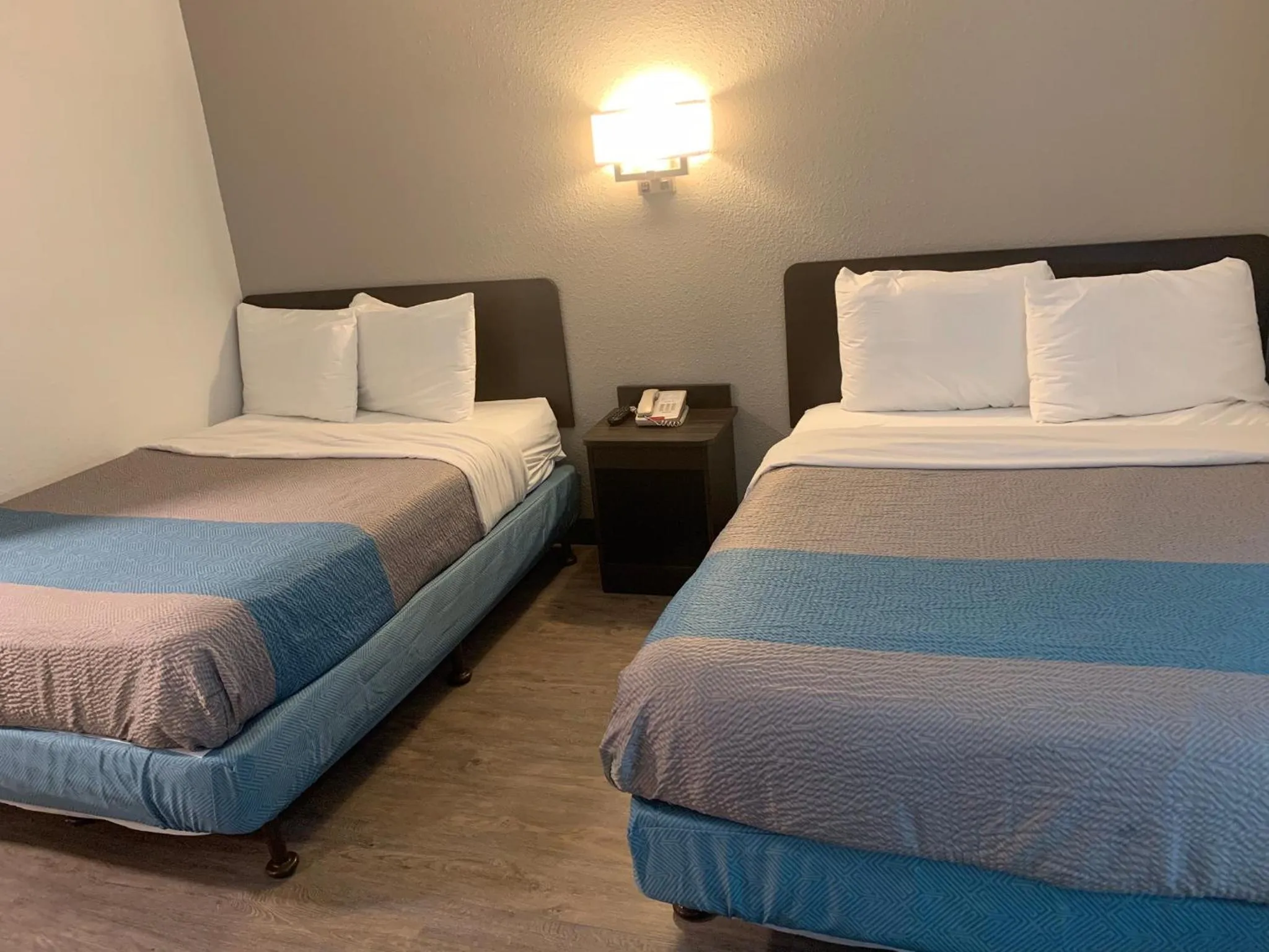 Bed in Motel 6-Fort Wayne, IN