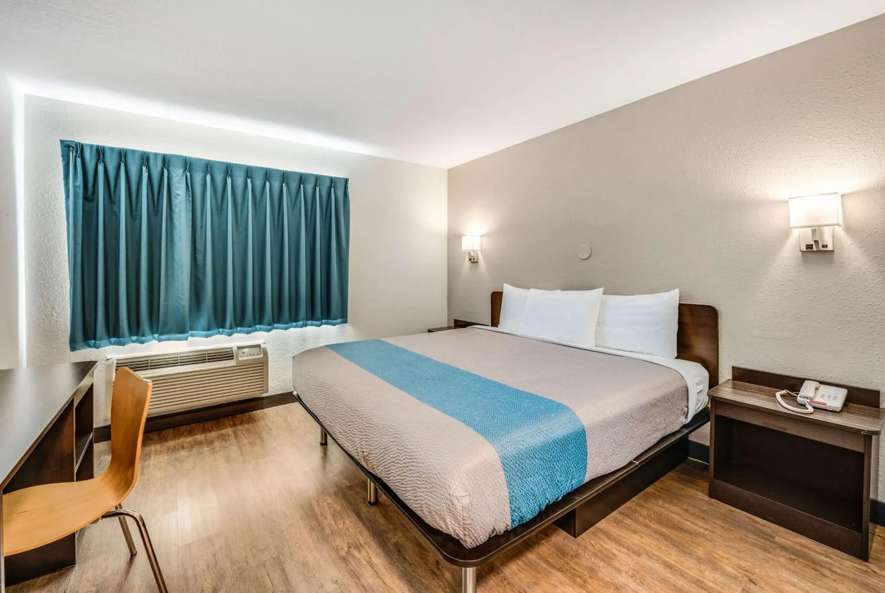 Deluxe King Room-Hearing accessible- Nonsmoking with Refrigerator and Microwave in Motel 6-Fort Wayne, IN Deluxe King Room-Hearing accessible- Nonsmoking with Refrigerator and Microwave in Motel 6-Fort Wayne, IN