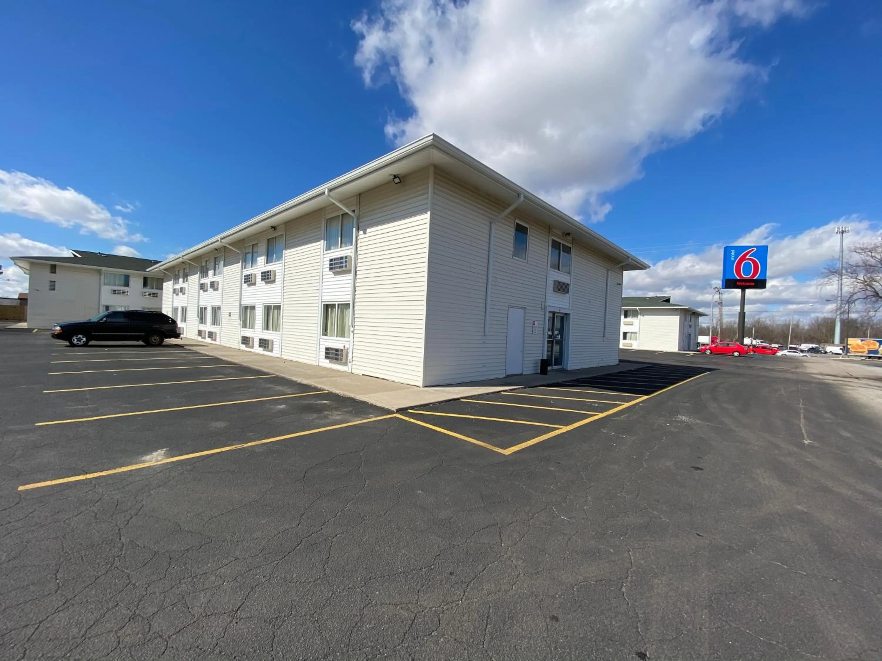 Property building in Motel 6-Fort Wayne, IN