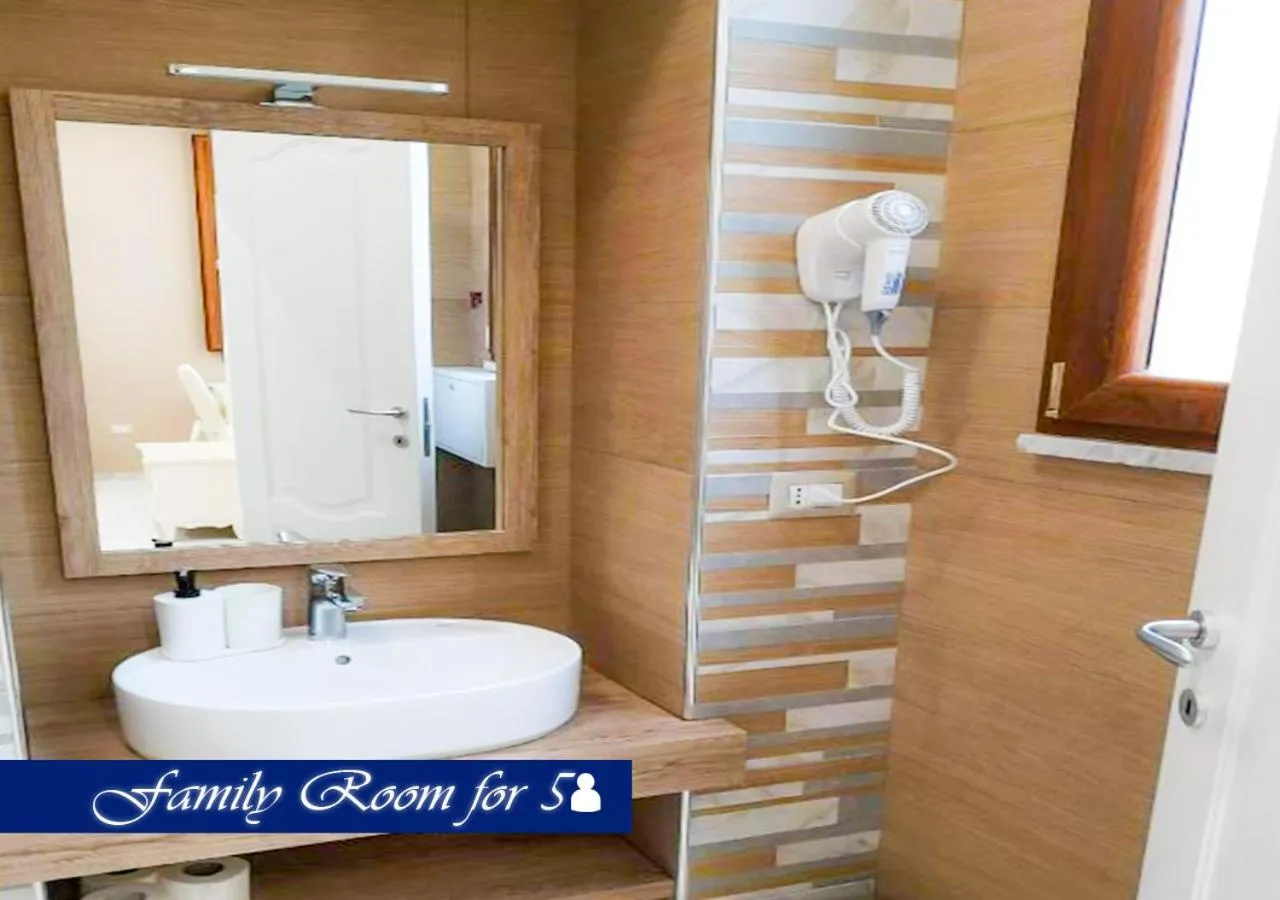 Toilet in Bed & Breakfast Medea