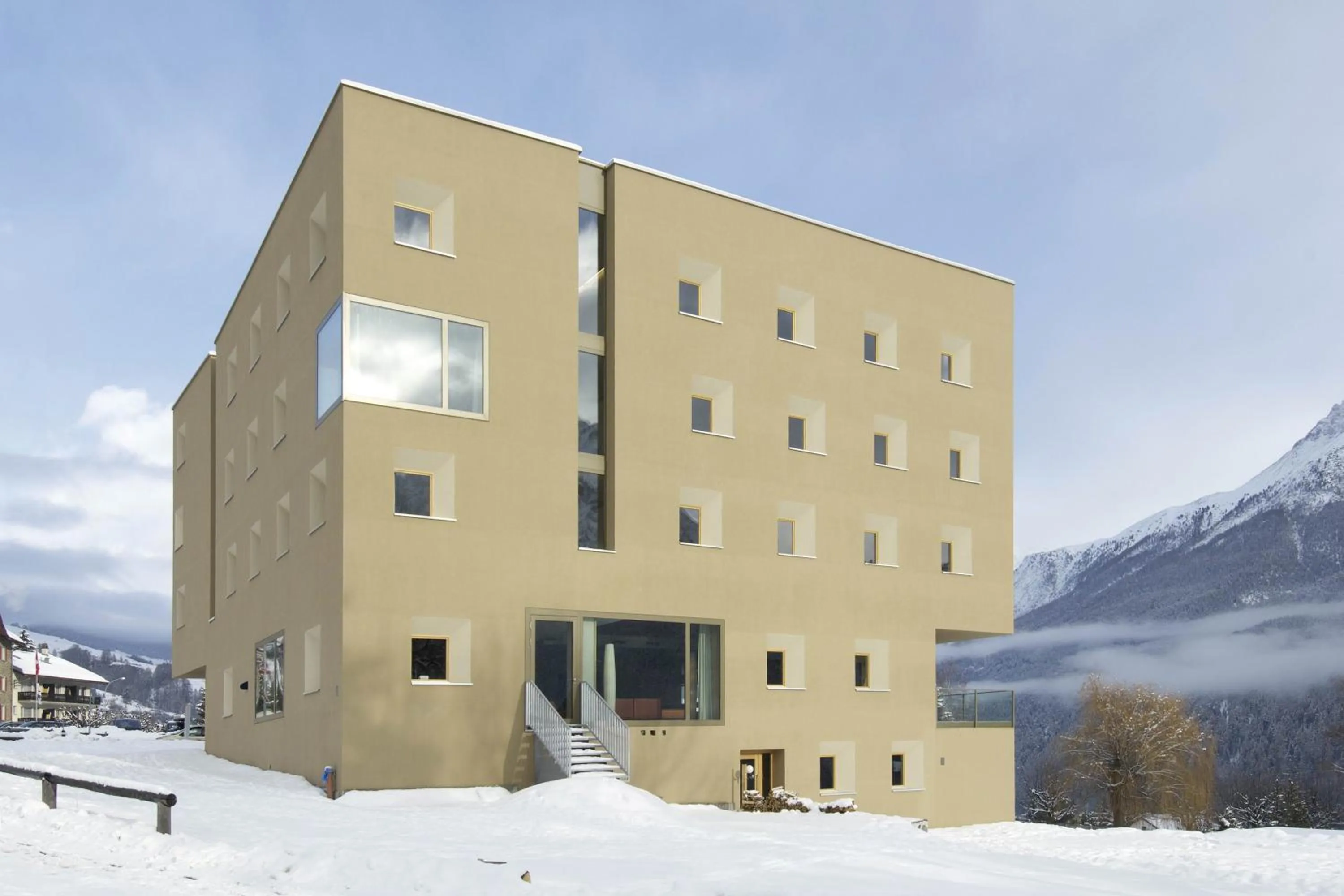Facade/entrance in Scuol Youth Hostel