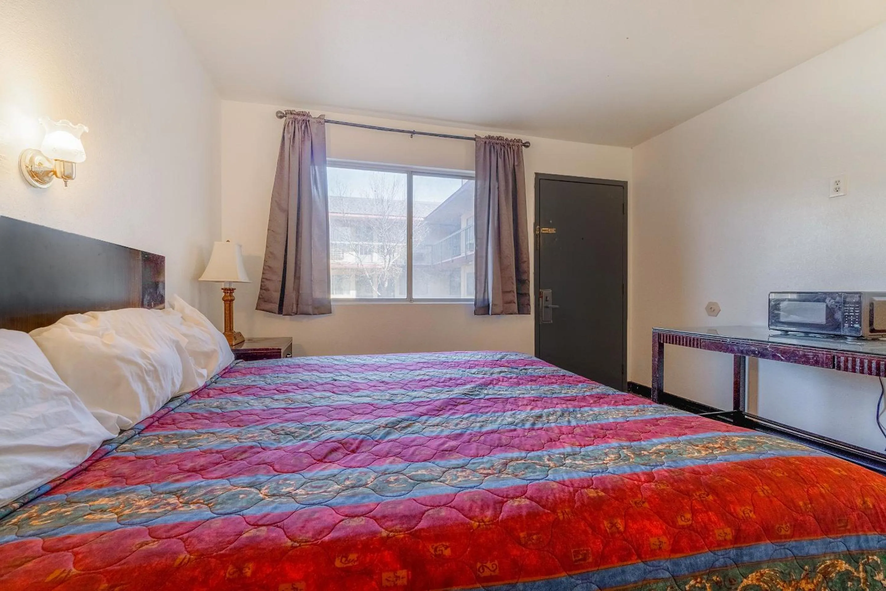 Bedroom, Bed in Castle Inn & Suites By OYO Chickasha