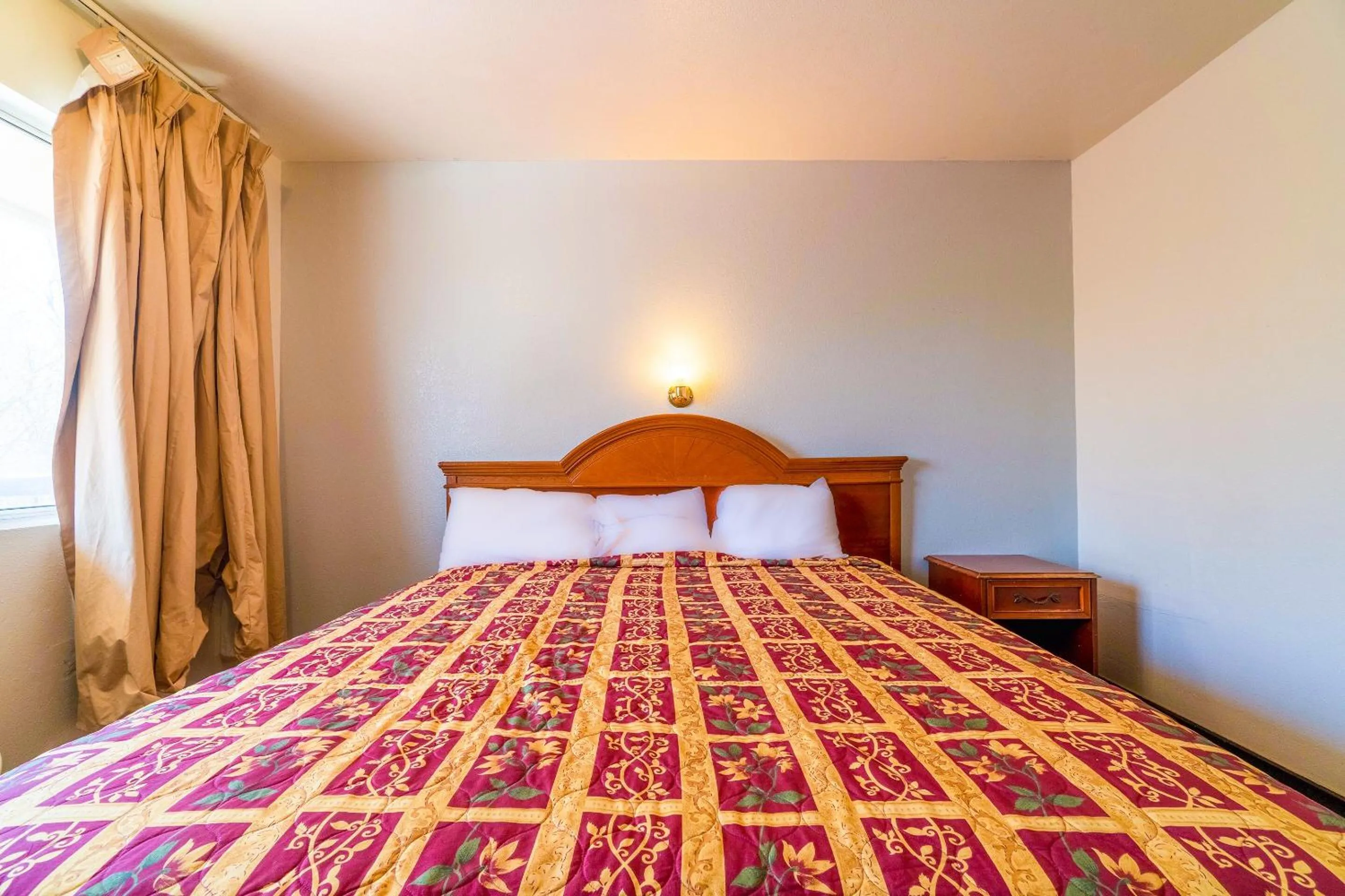 Bedroom, Bed in Castle Inn & Suites By OYO Chickasha