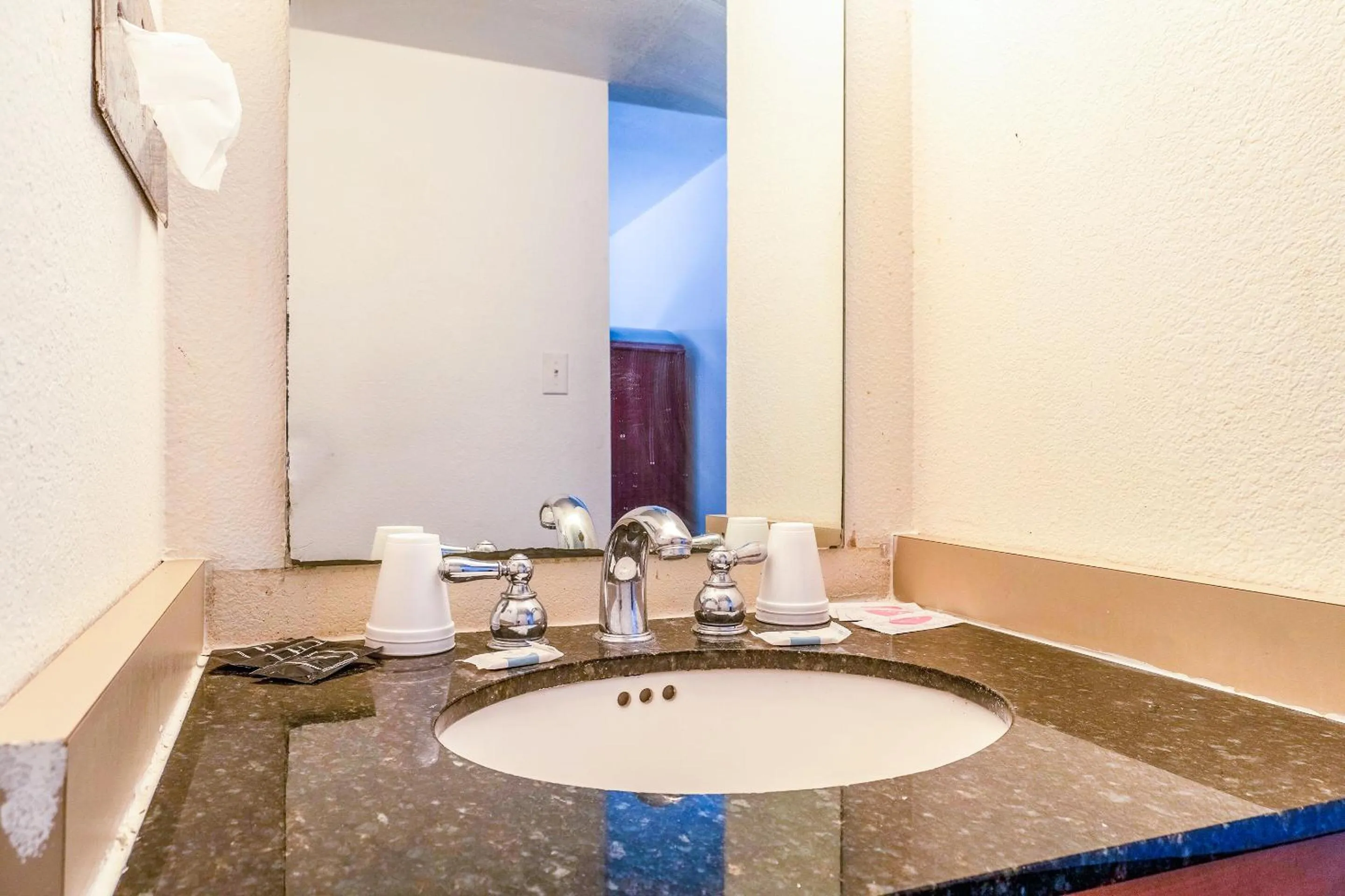 Bathroom in Castle Inn & Suites By OYO Chickasha