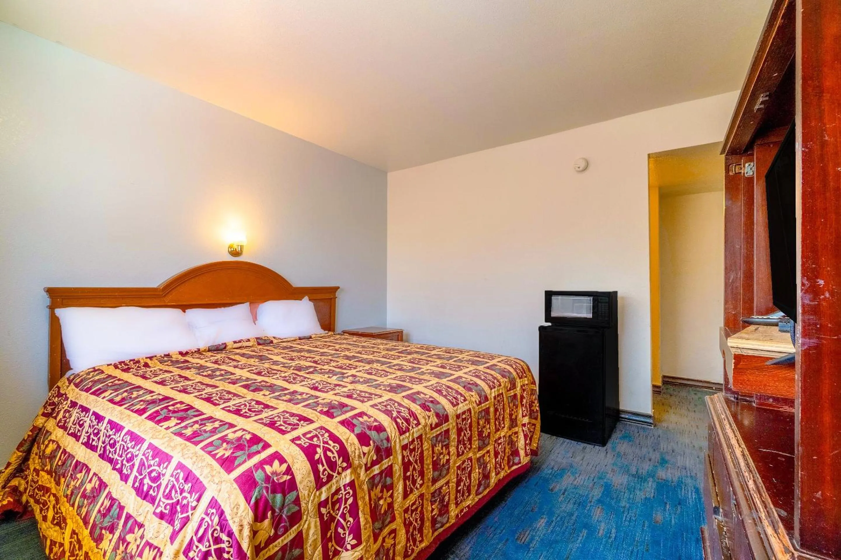 Bedroom, Bed in Castle Inn & Suites By OYO Chickasha