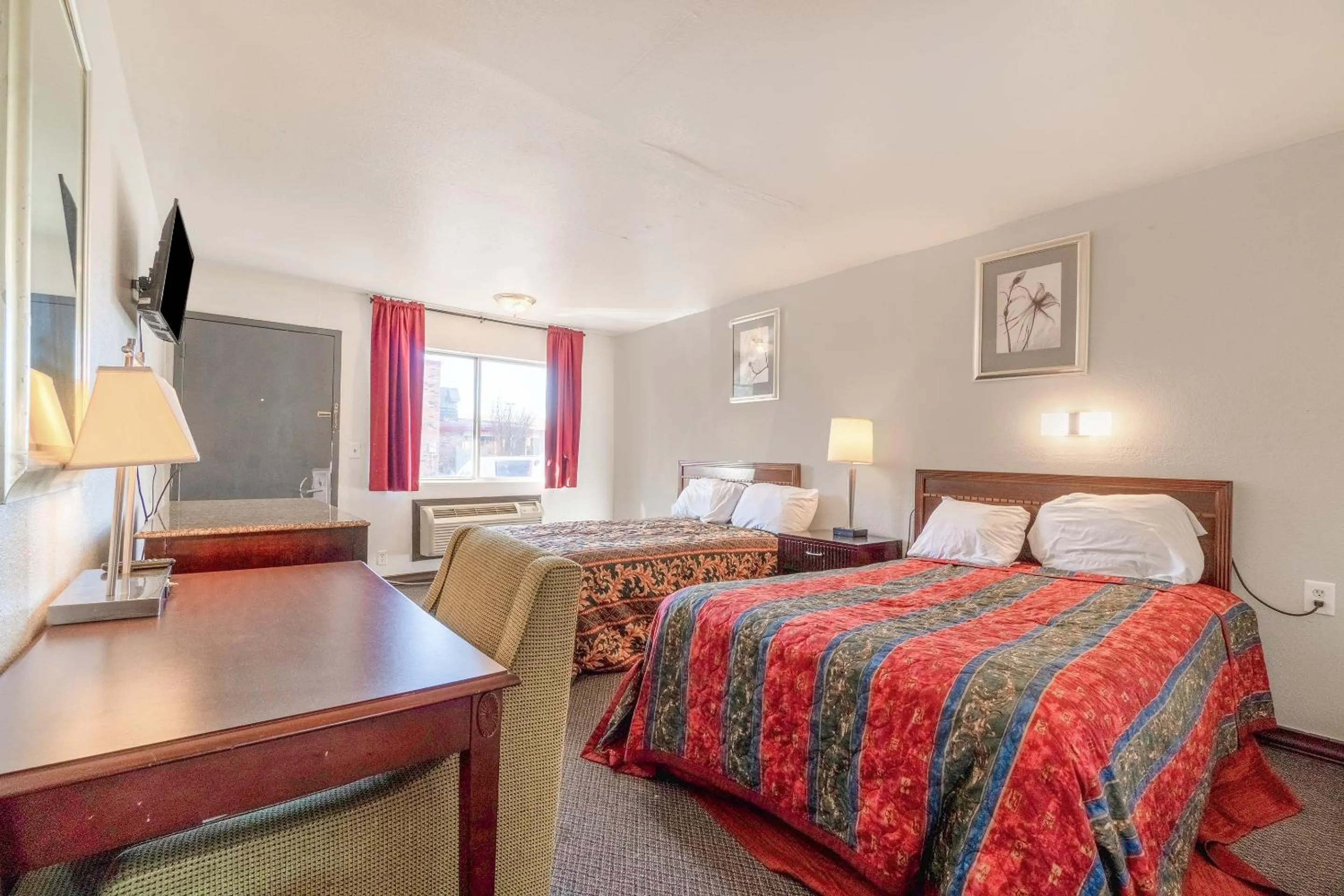 Bedroom, Bed in Castle Inn & Suites By OYO Chickasha