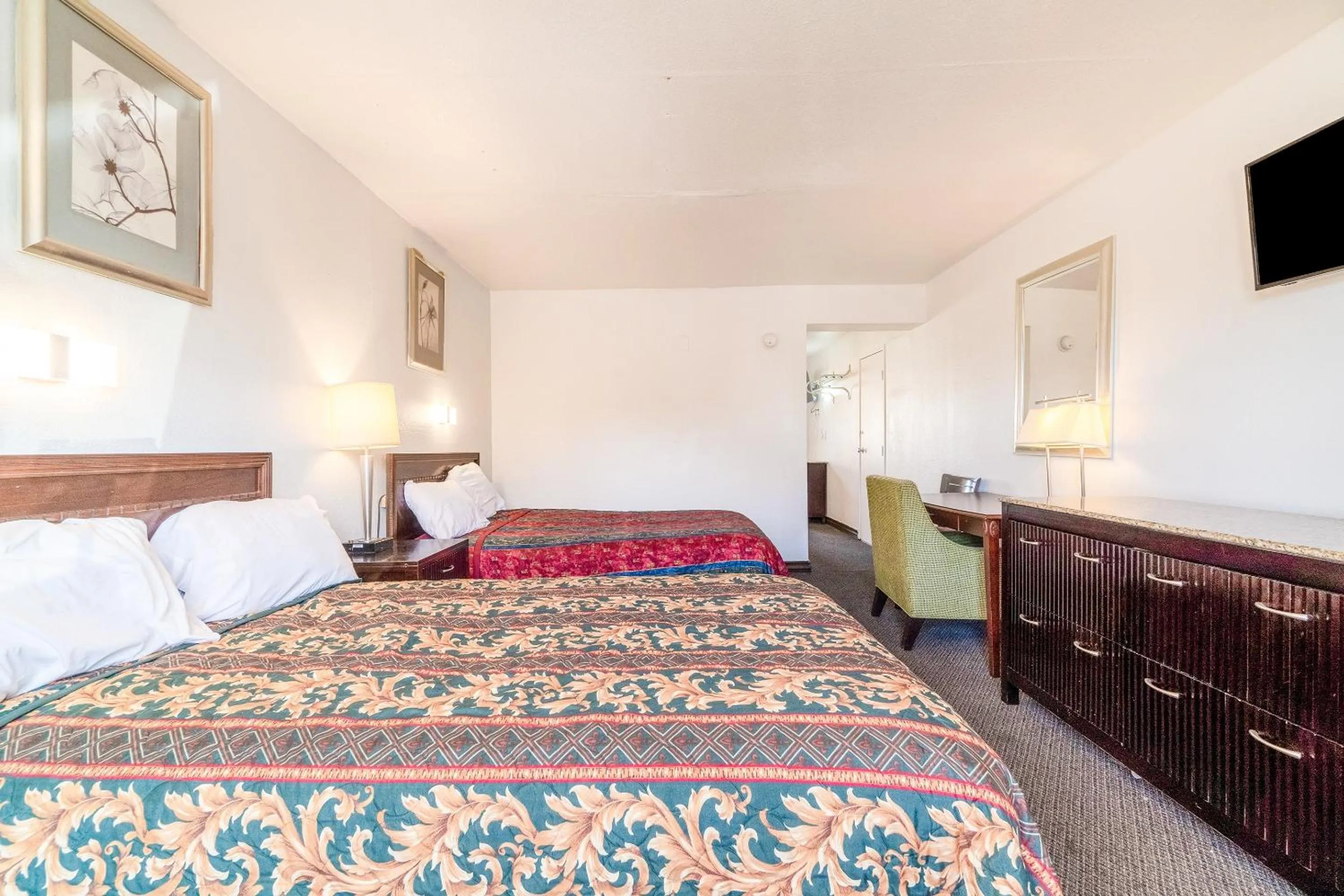 Bedroom, Bed in Castle Inn & Suites By OYO Chickasha