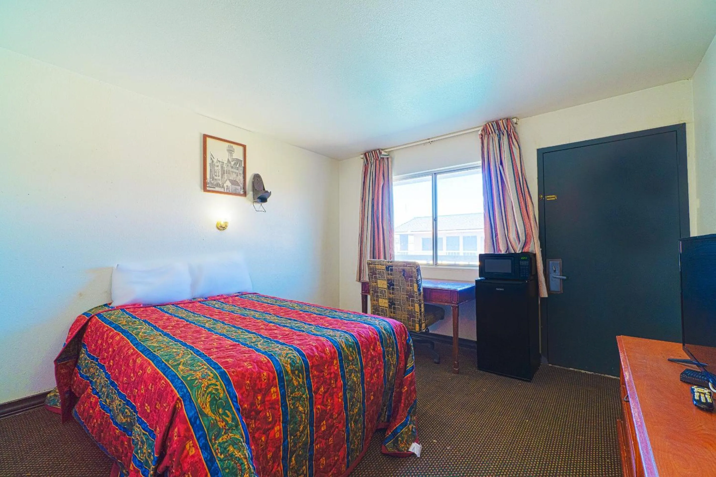 Bedroom, Bed in Castle Inn & Suites By OYO Chickasha