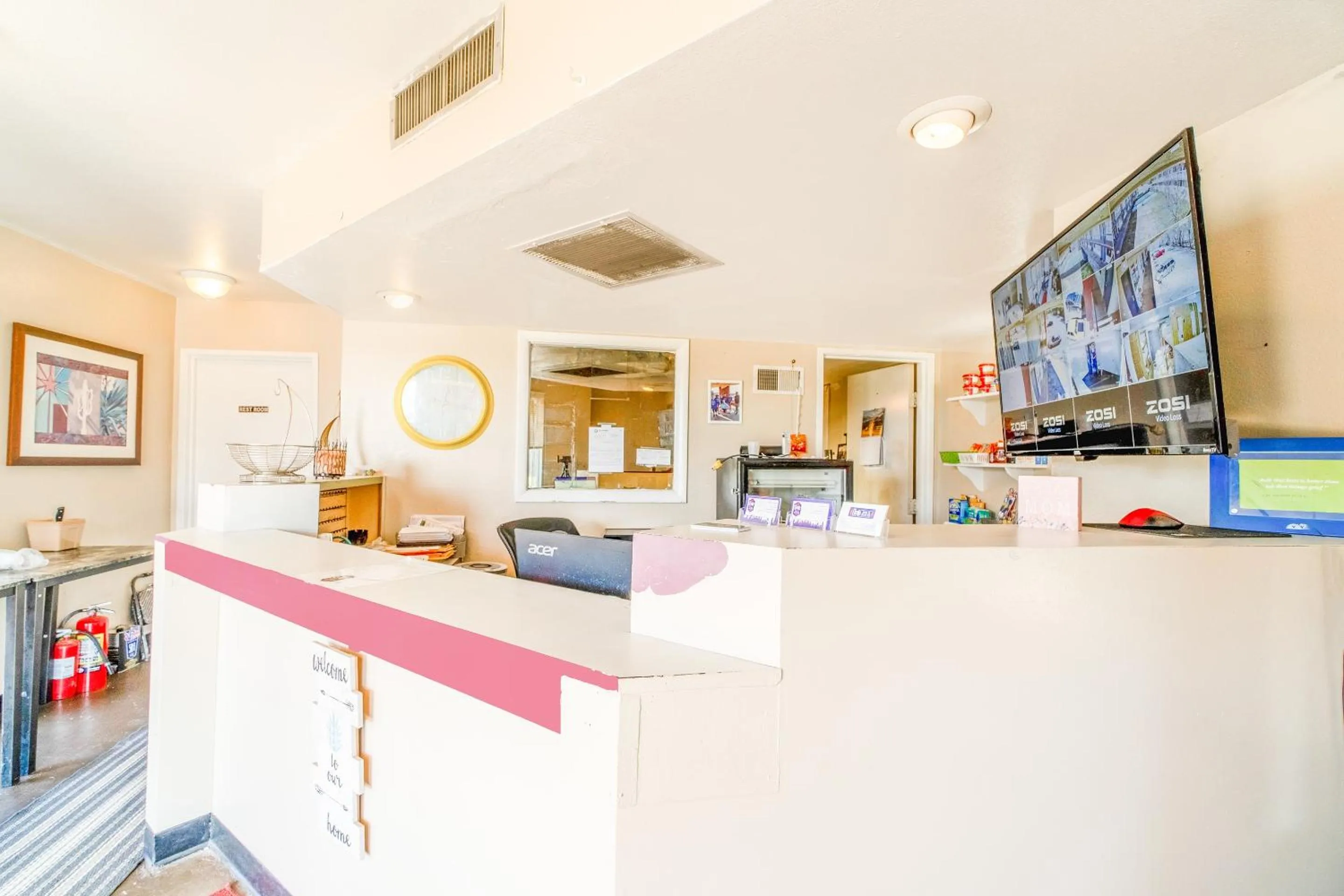 Lobby or reception in Castle Inn & Suites By OYO Chickasha