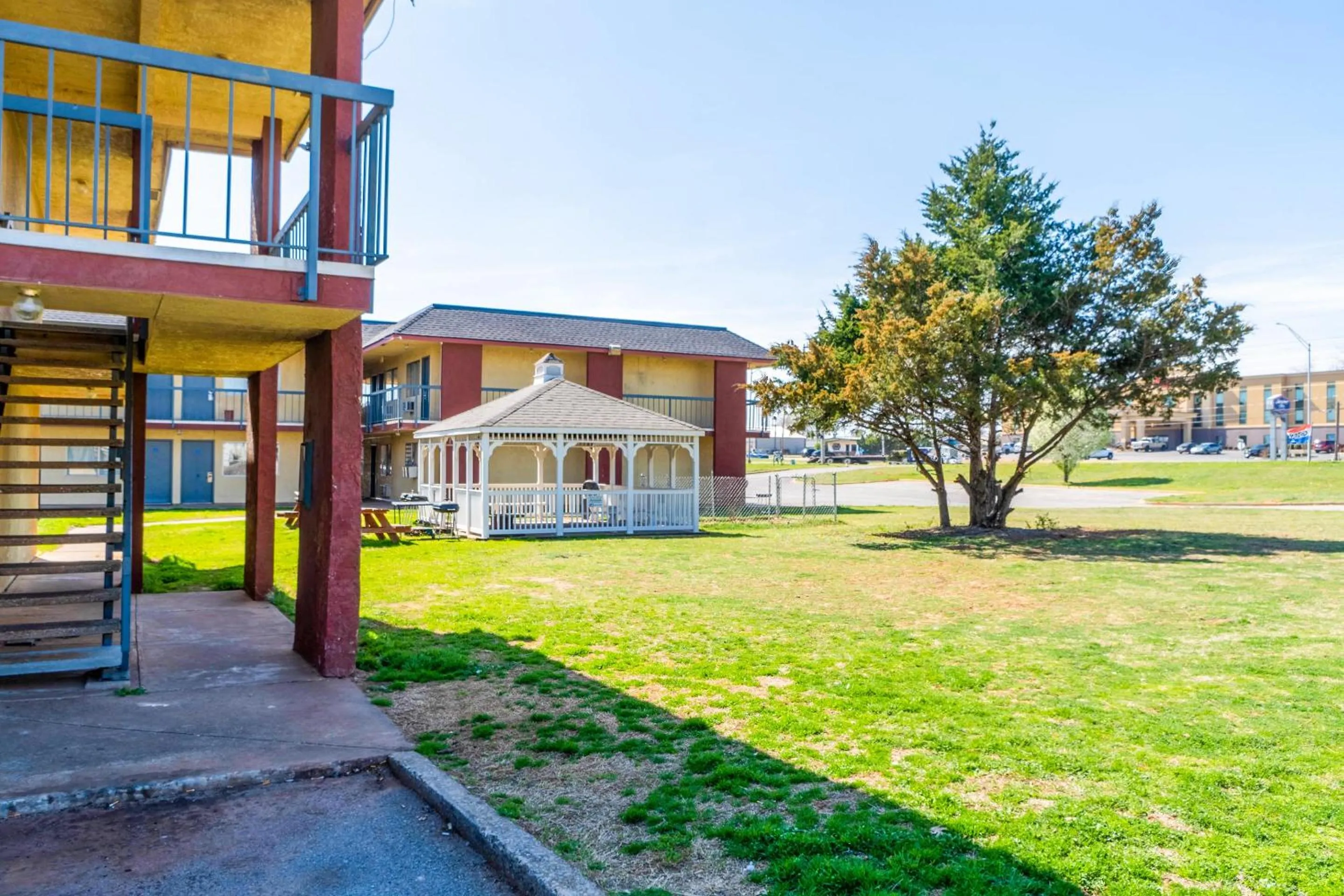 Facade/entrance in Castle Inn & Suites By OYO Chickasha