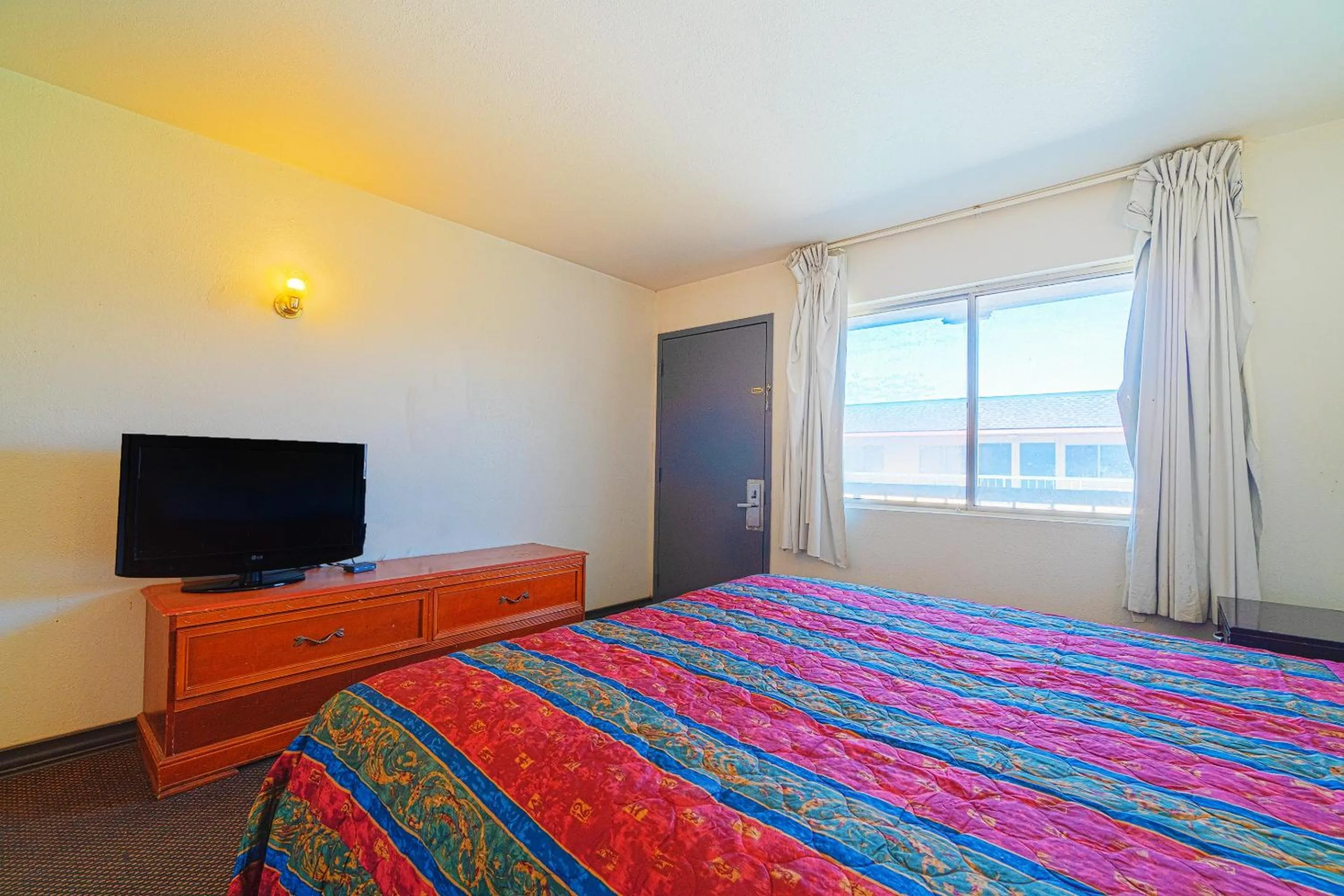 Bedroom, Bed in Castle Inn & Suites By OYO Chickasha