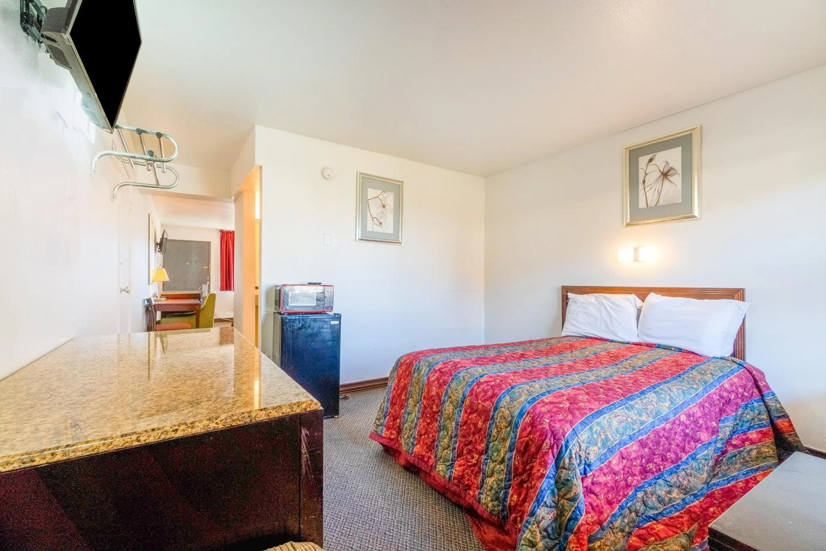 Bedroom, Bed in Castle Inn & Suites By OYO Chickasha