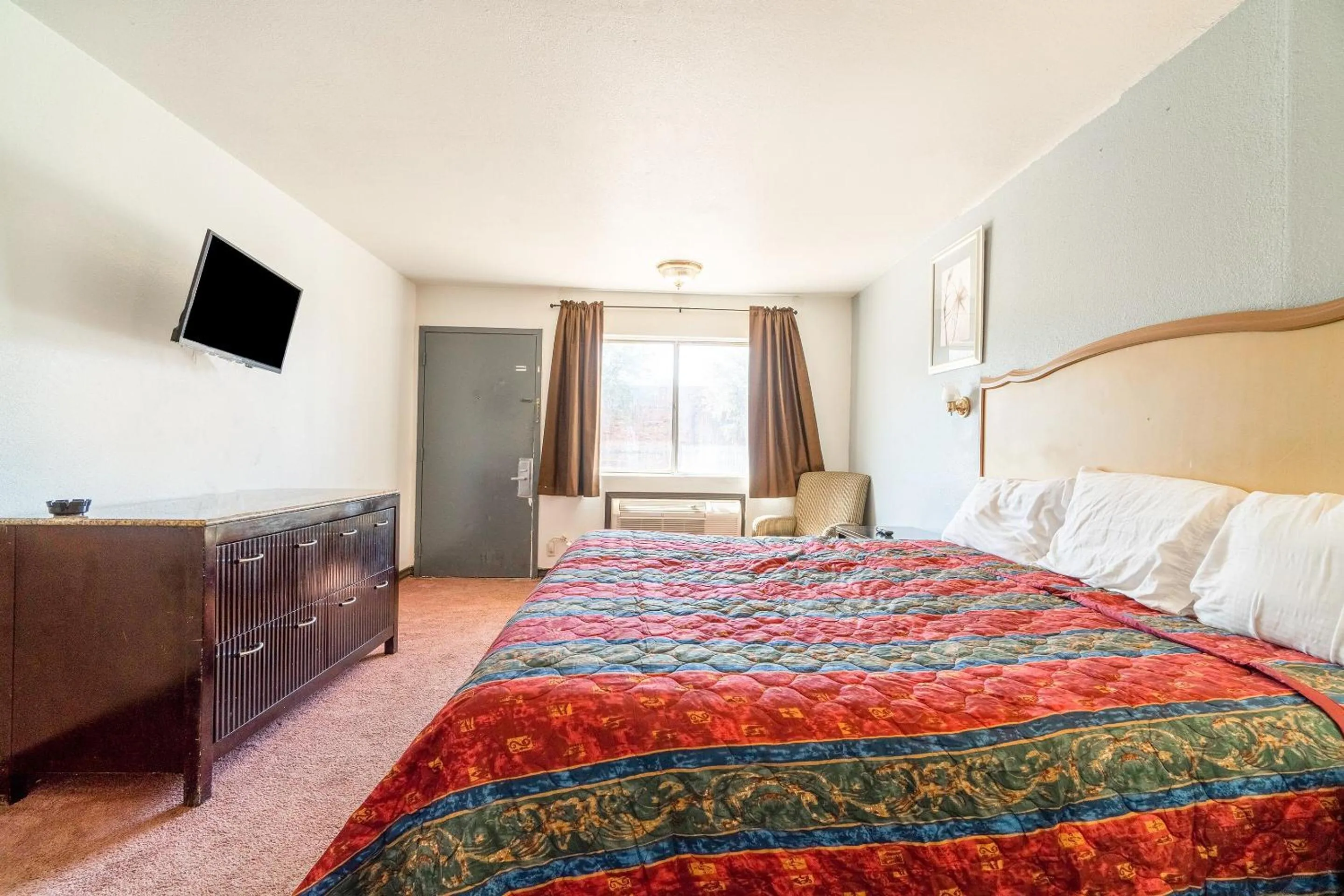 Bedroom, Bed in Castle Inn & Suites By OYO Chickasha