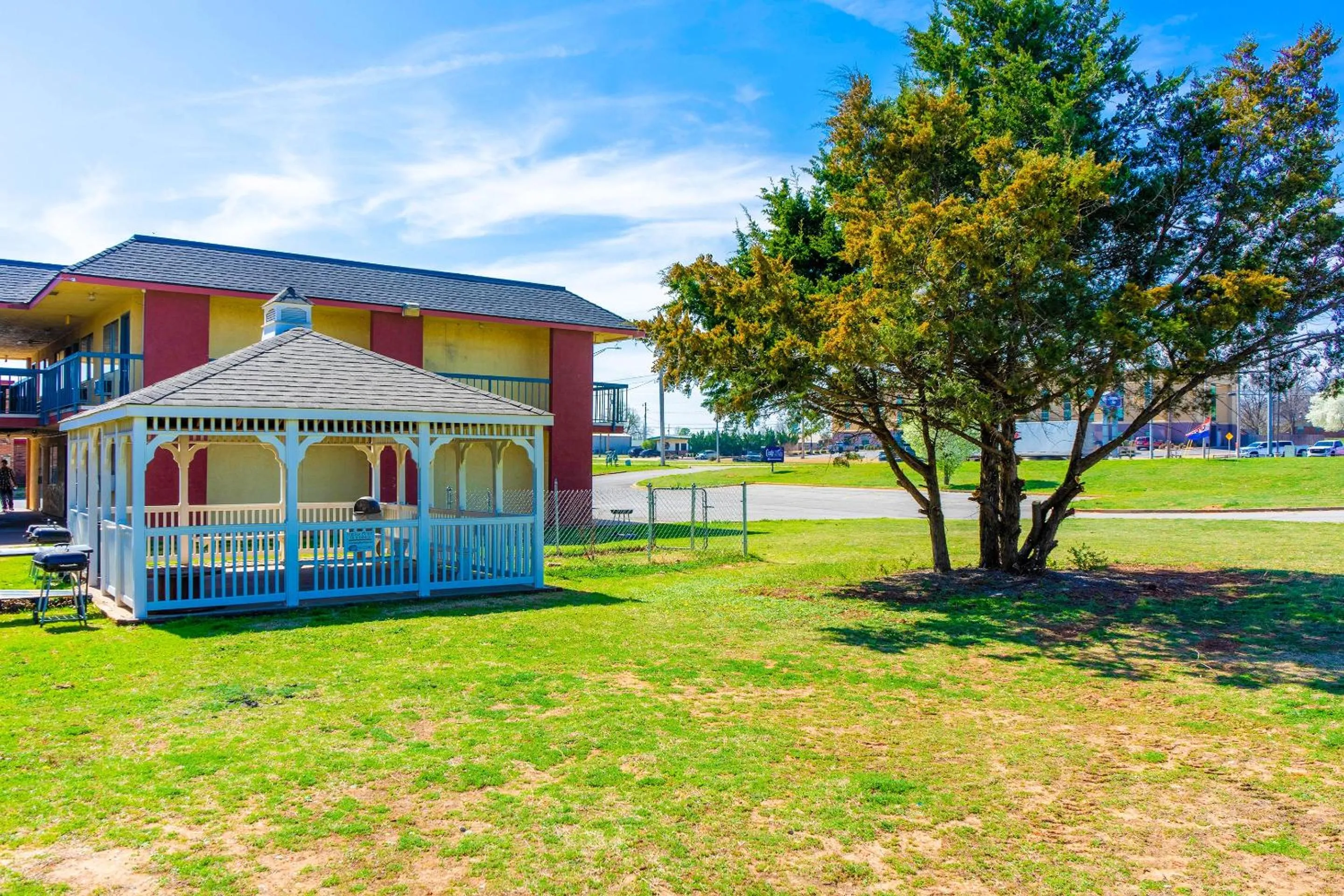 Facade/entrance in Castle Inn & Suites By OYO Chickasha