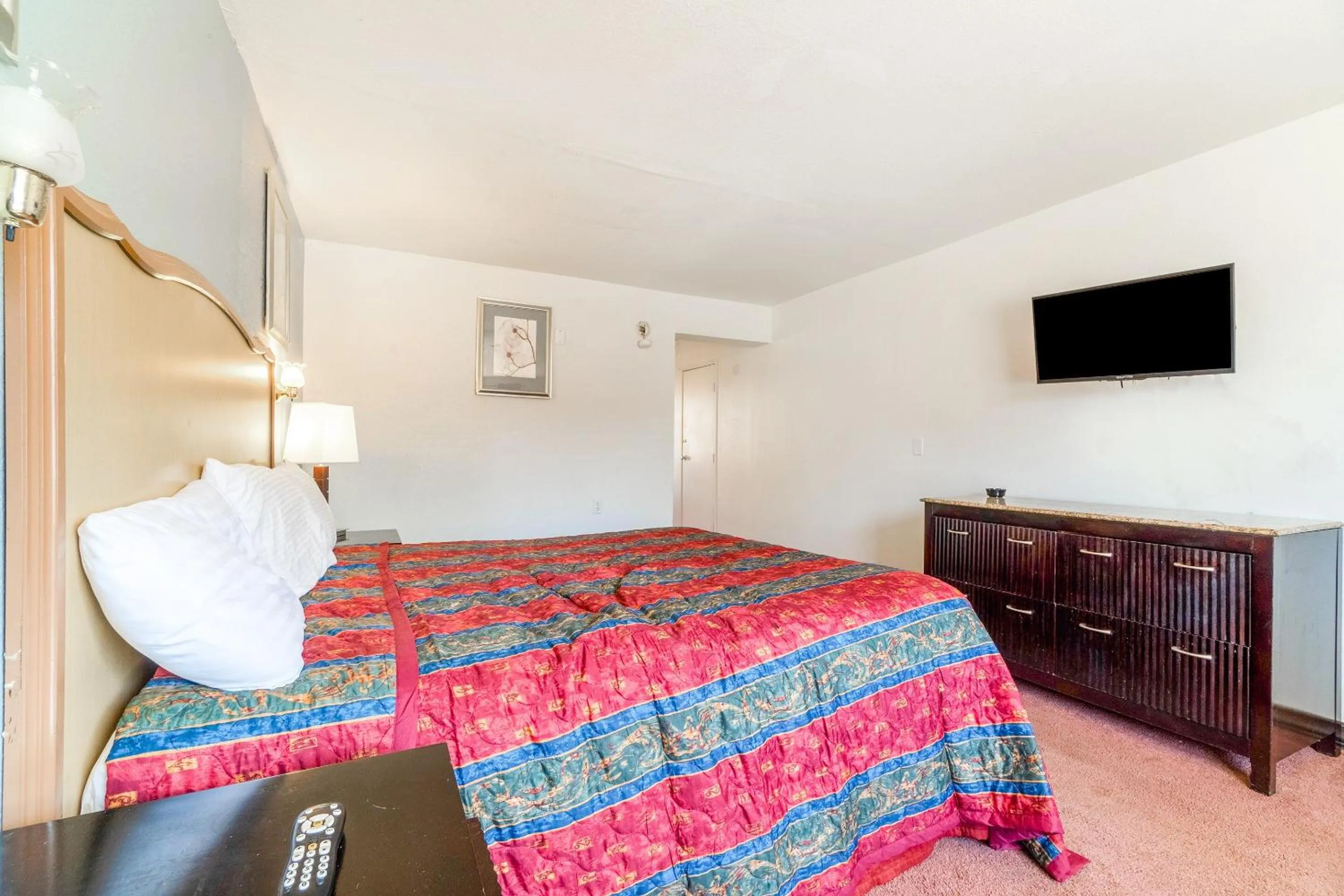 Bedroom, Bed in Castle Inn & Suites By OYO Chickasha