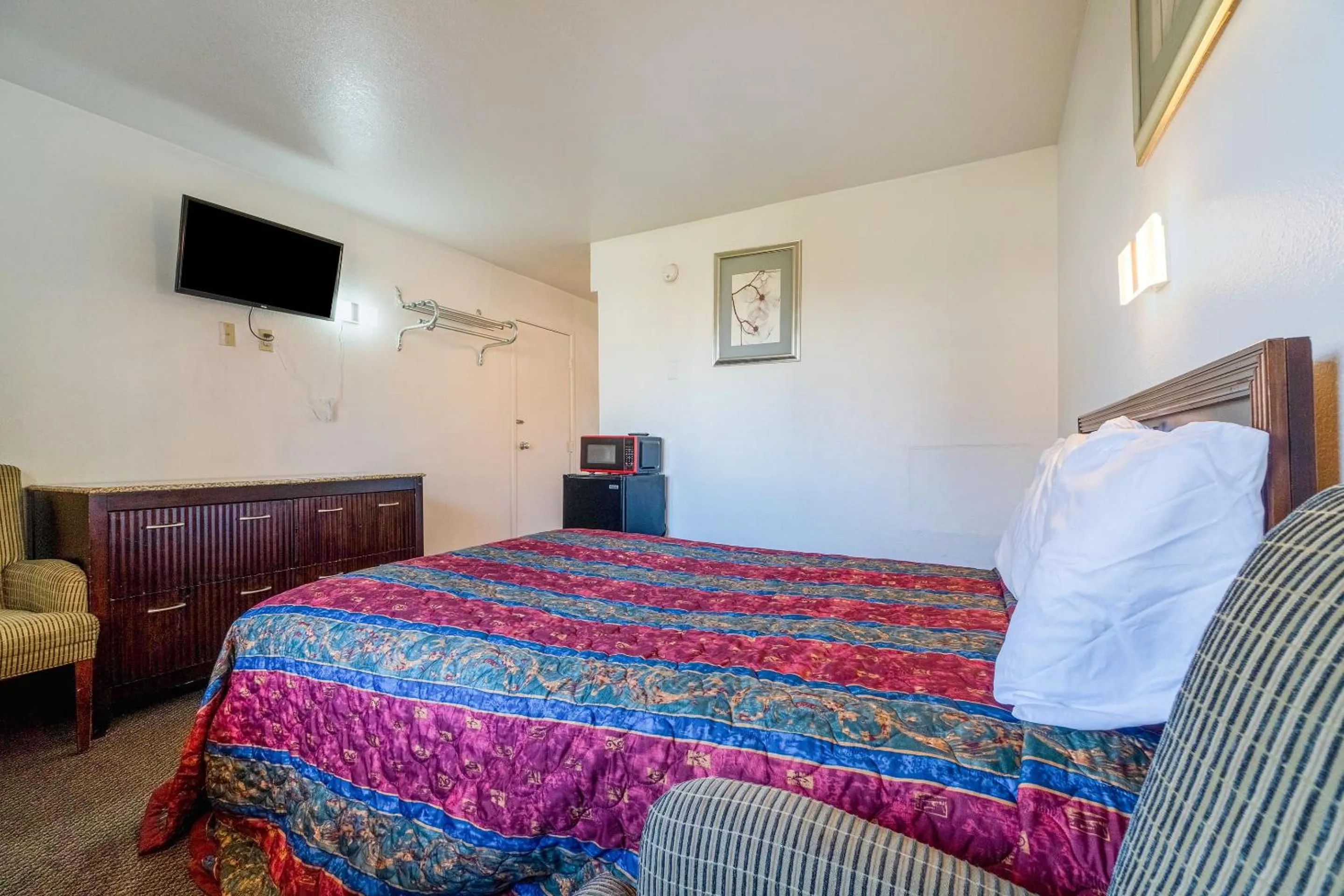 Bedroom, Bed in Castle Inn & Suites By OYO Chickasha