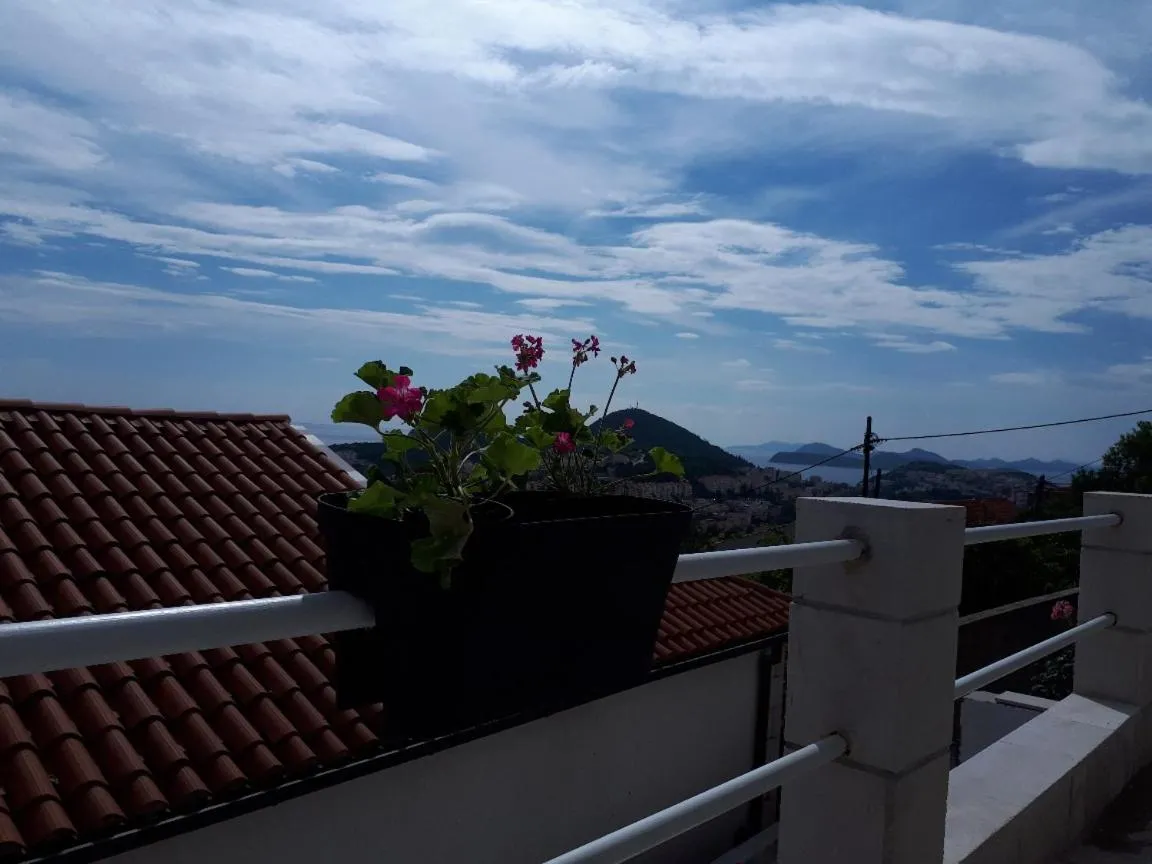 Alto Rooms and Apartments