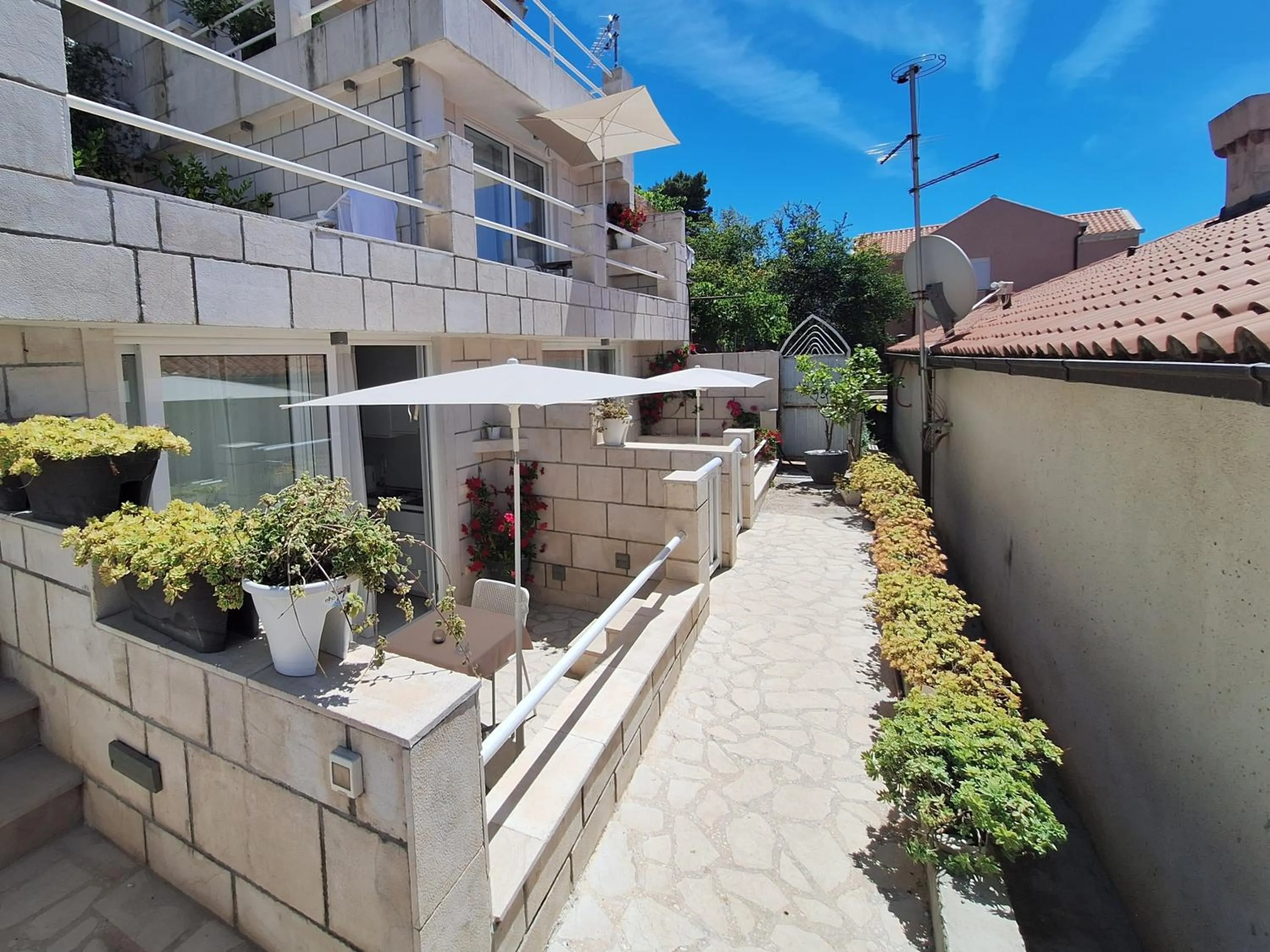 Alto Rooms and Apartments