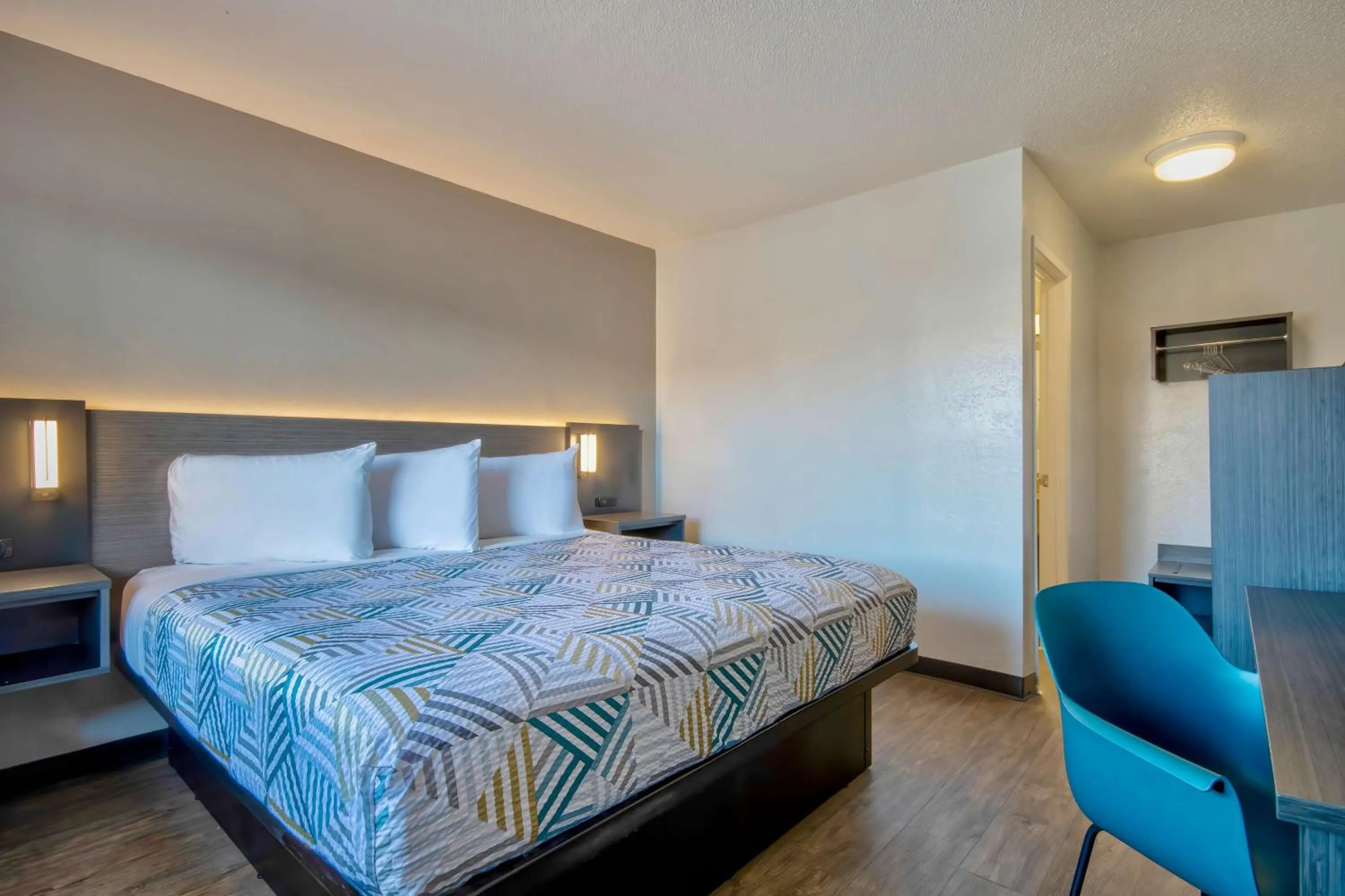 Bedroom, Bed in Motel 6 Santa Fe