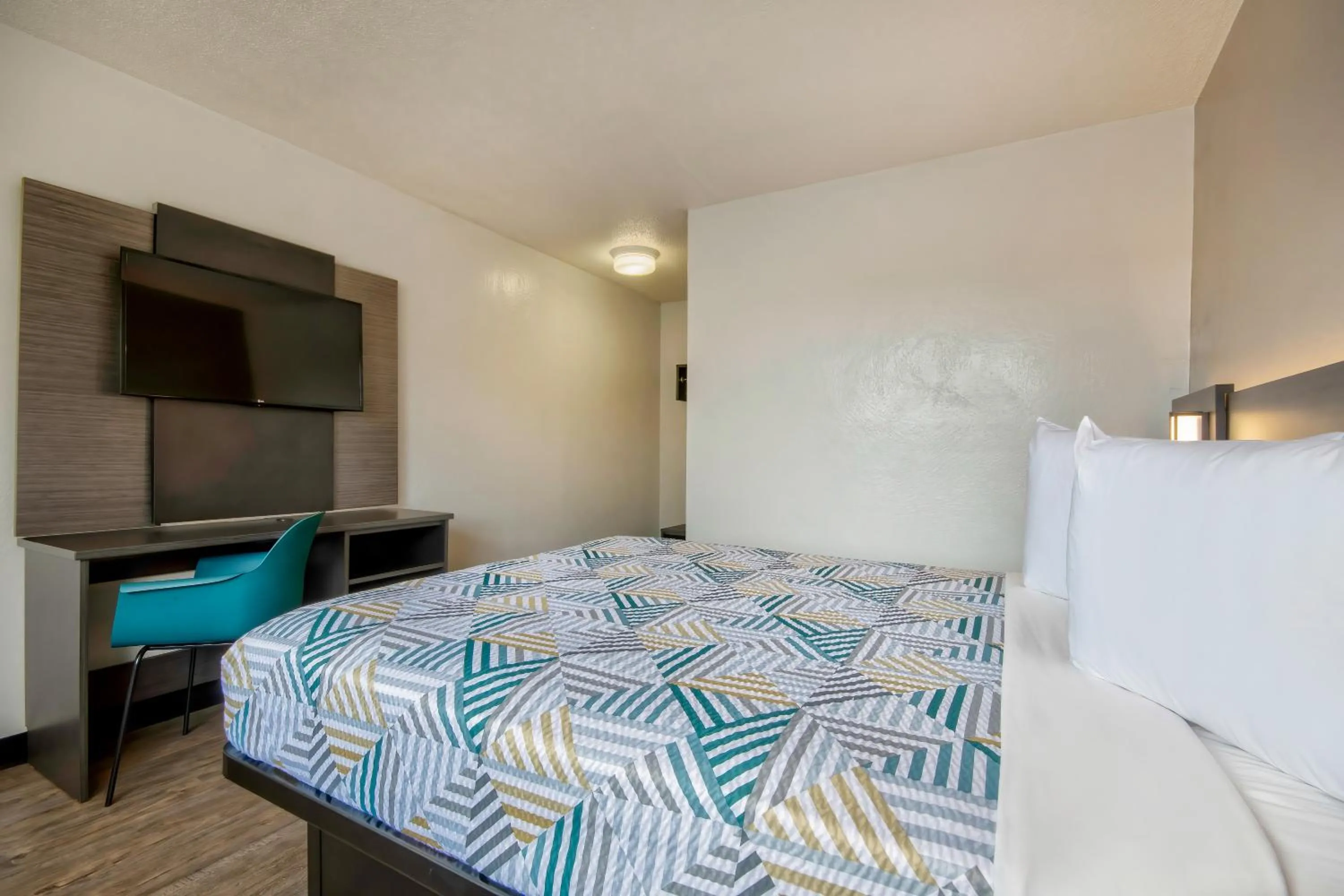 Bedroom, Bed in Motel 6 Santa Fe