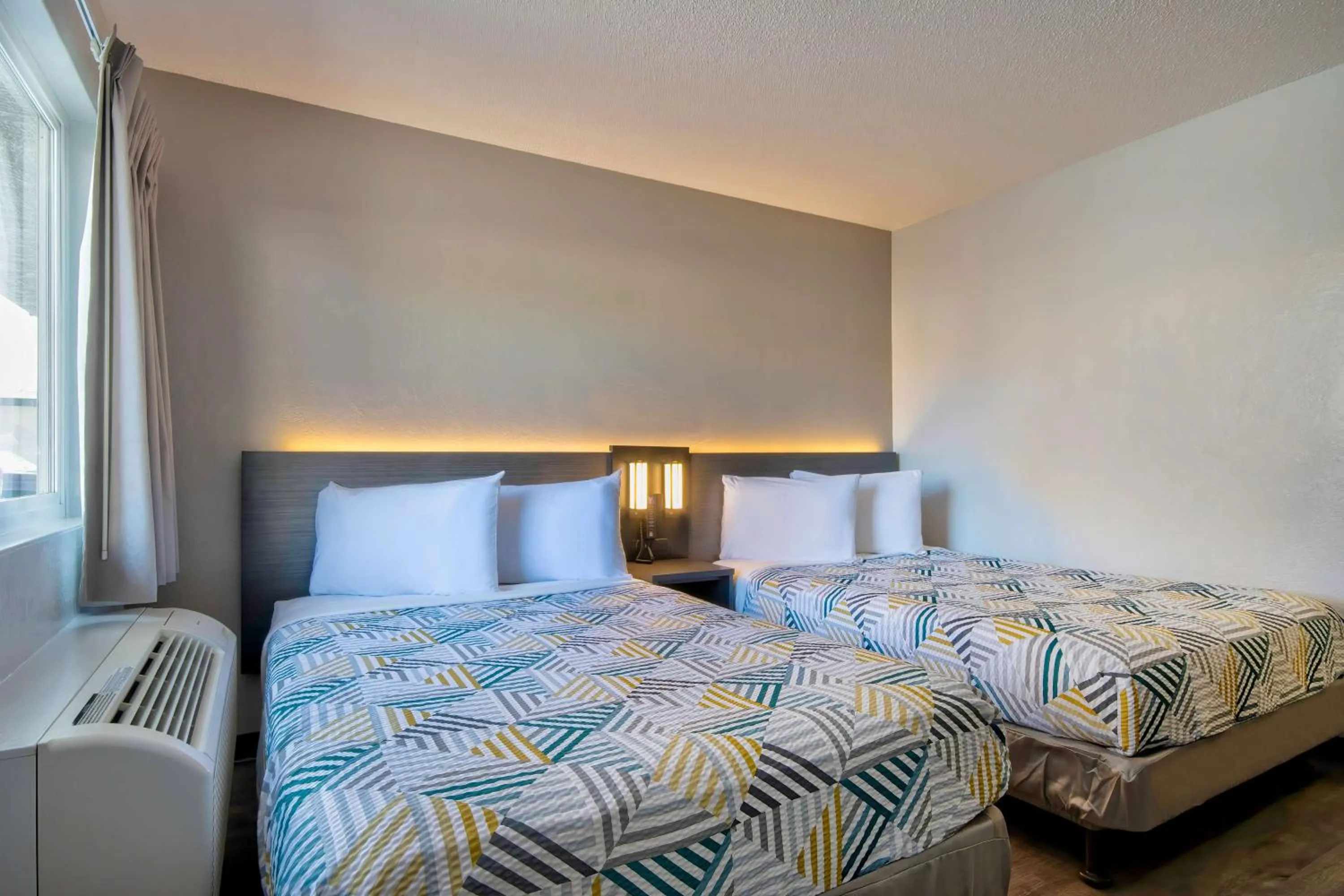 Bedroom, Bed in Motel 6 Santa Fe