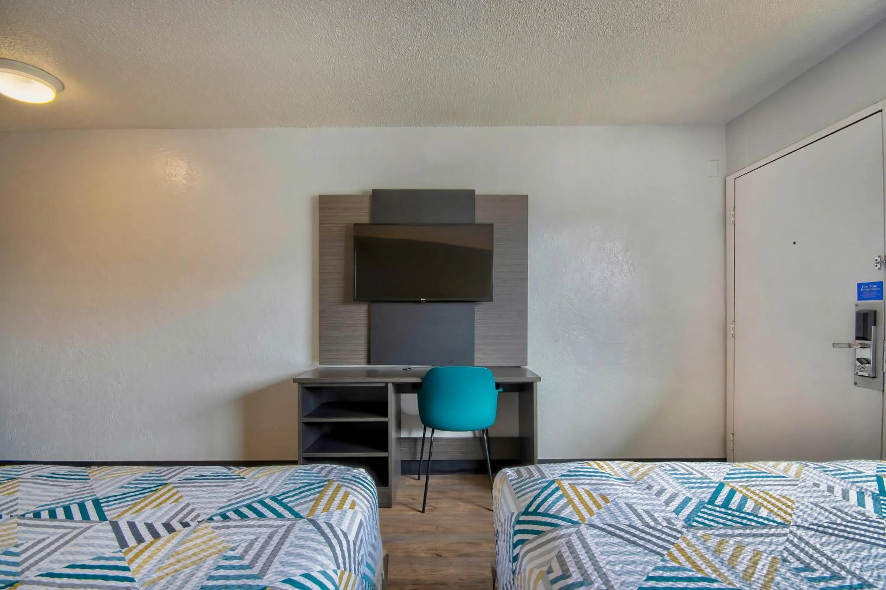 Bedroom, Bed in Motel 6 Santa Fe