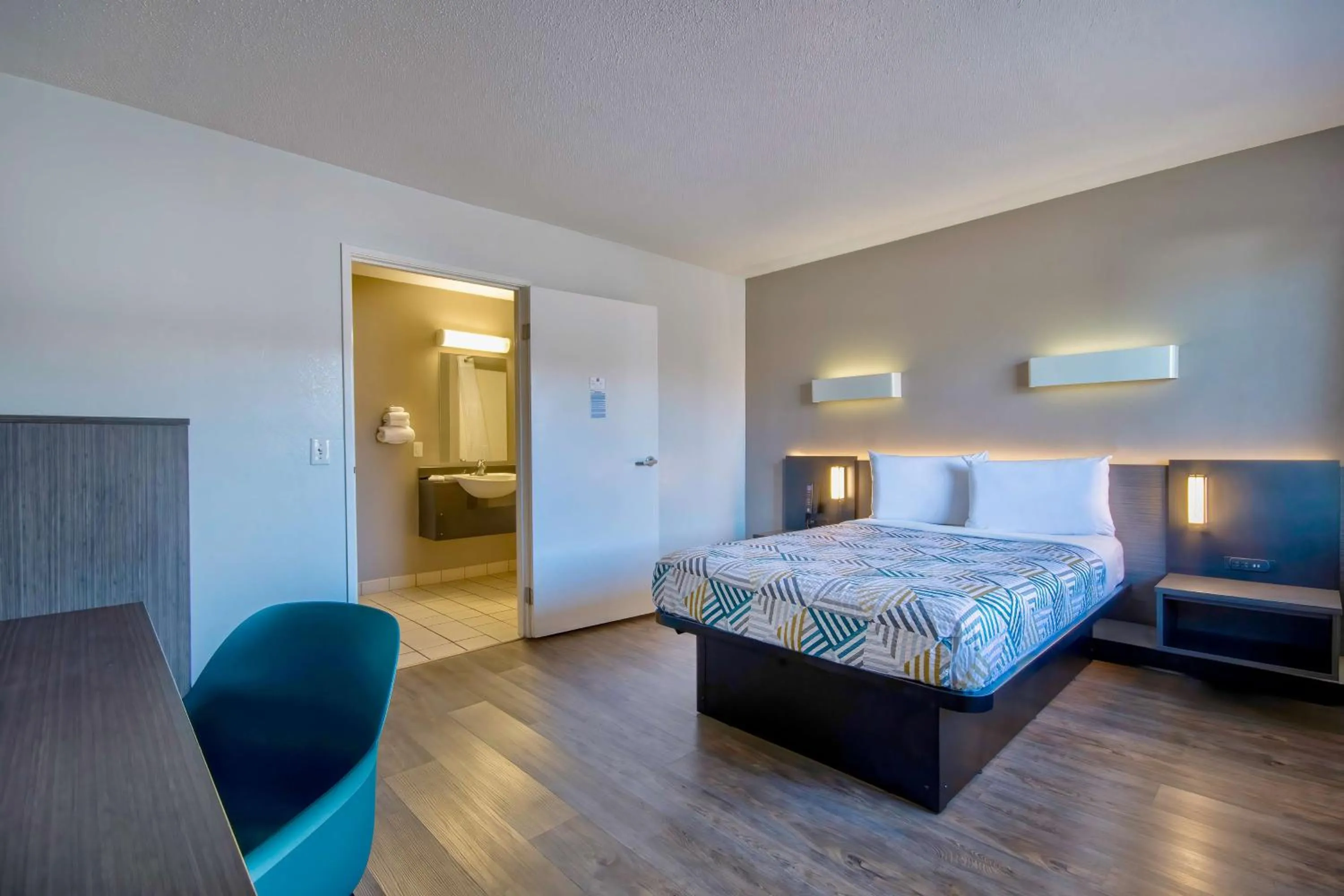 Bedroom, Bed in Motel 6 Santa Fe