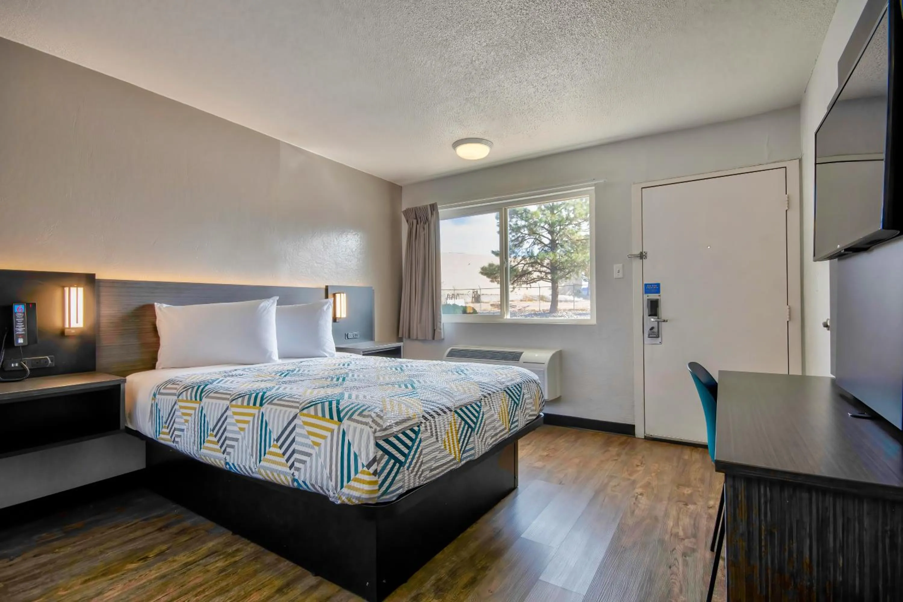 Bedroom, Bed in Motel 6 Santa Fe