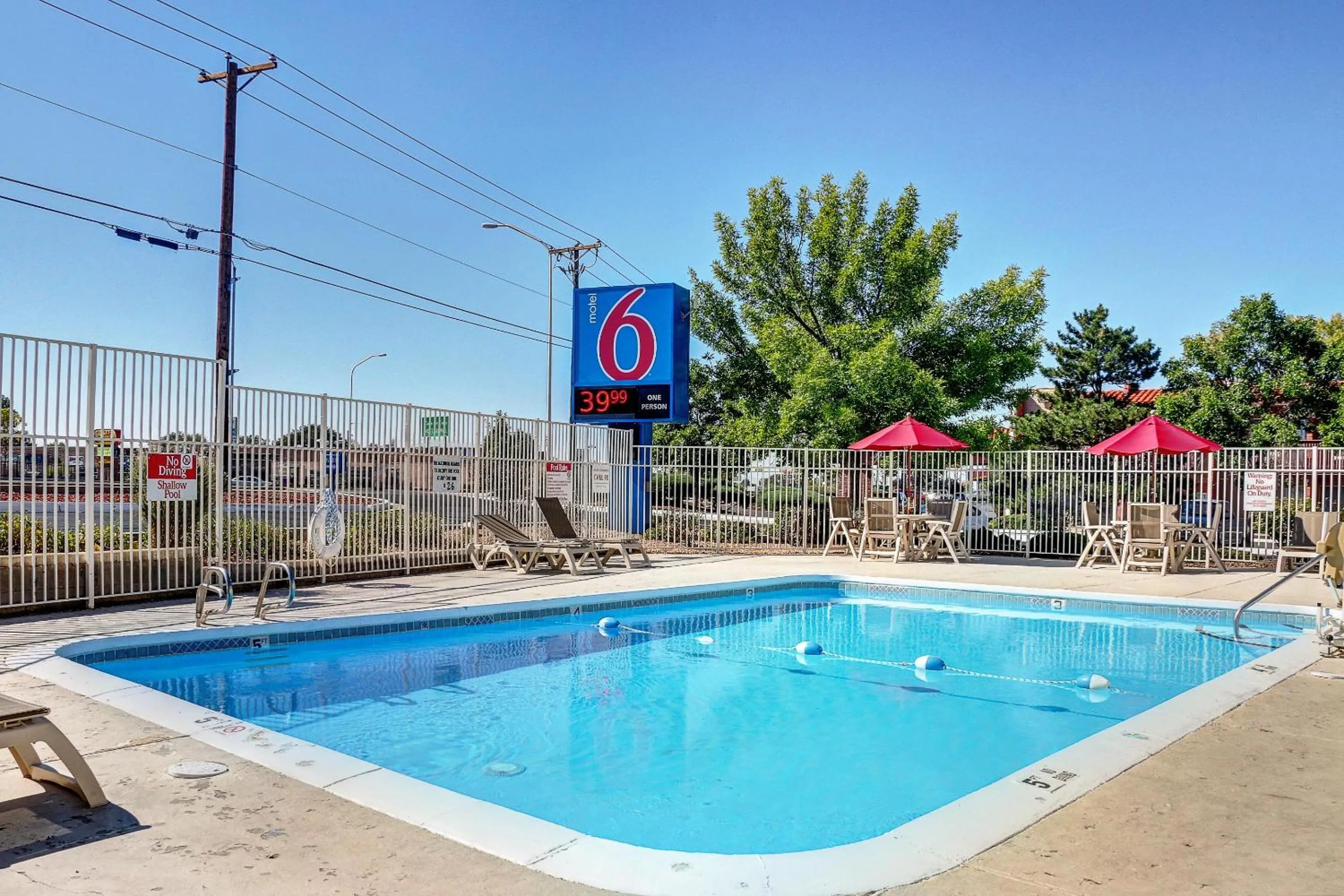 Swimming pool in Motel 6 Santa Fe