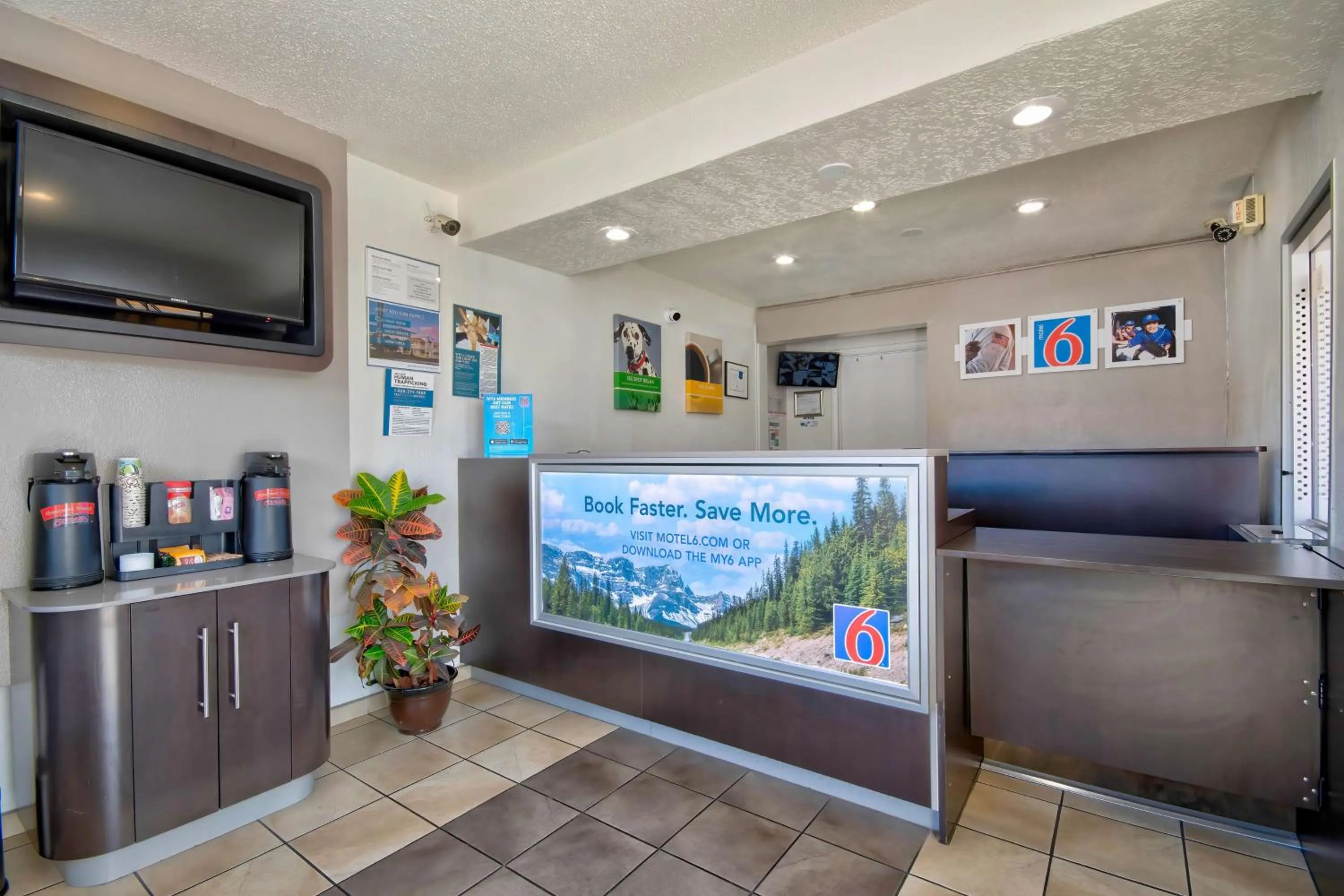 Lobby or reception in Motel 6 Santa Fe