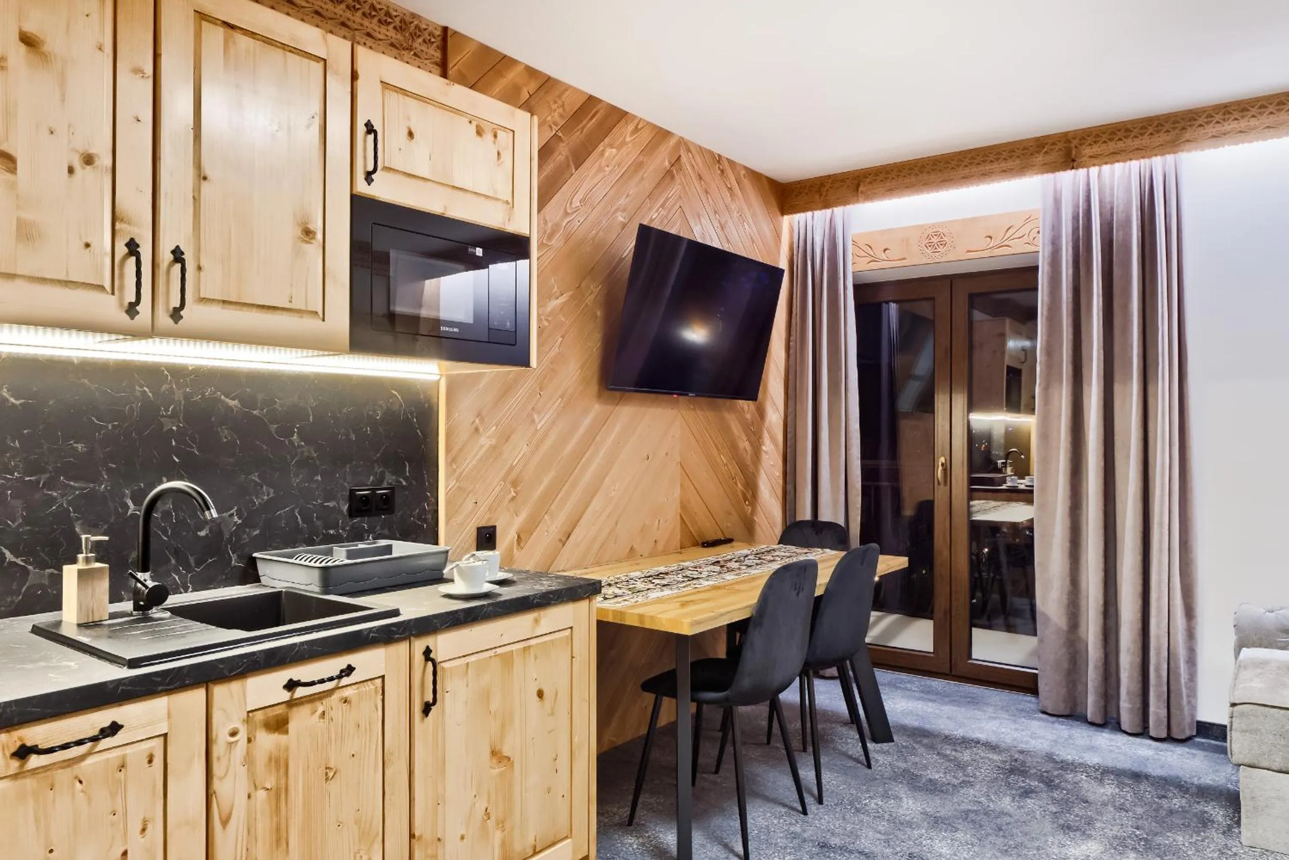 TV and multimedia in Apartamenty Willa Kamila Zakopane z Jacuzzi