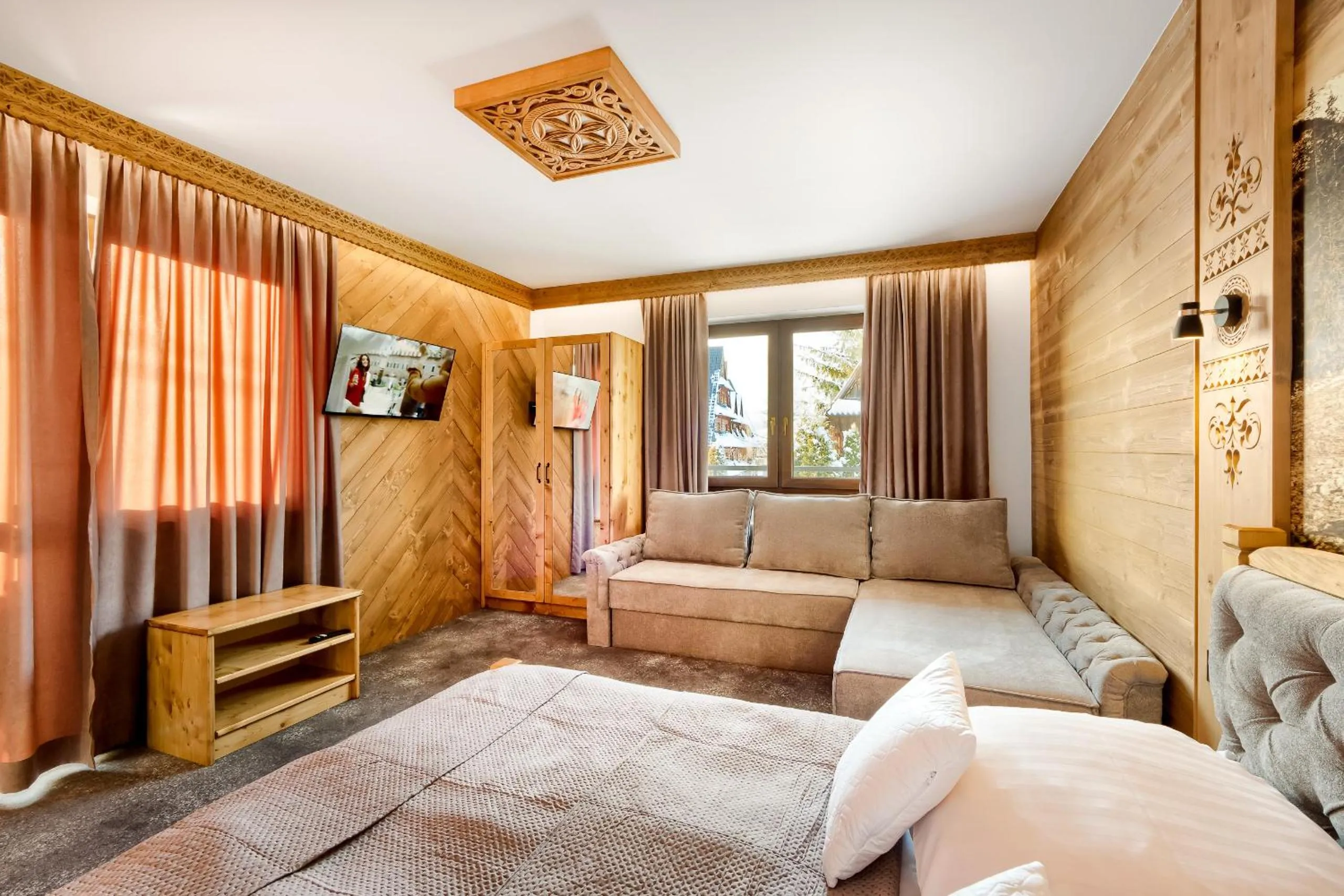 Communal lounge/ TV room, Bed in Apartamenty Willa Kamila Zakopane z Jacuzzi