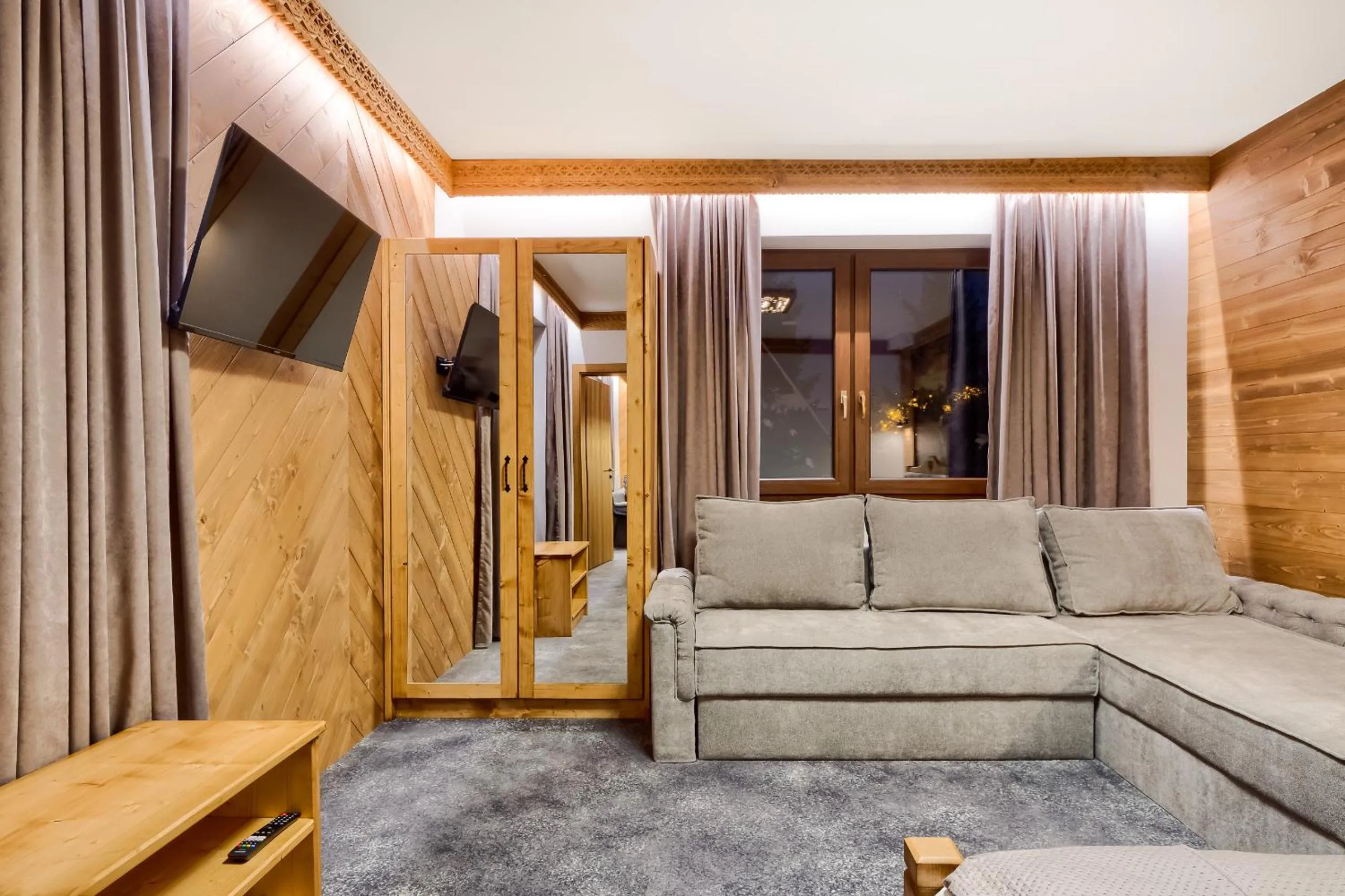 Communal lounge/ TV room in Apartamenty Willa Kamila Zakopane z Jacuzzi