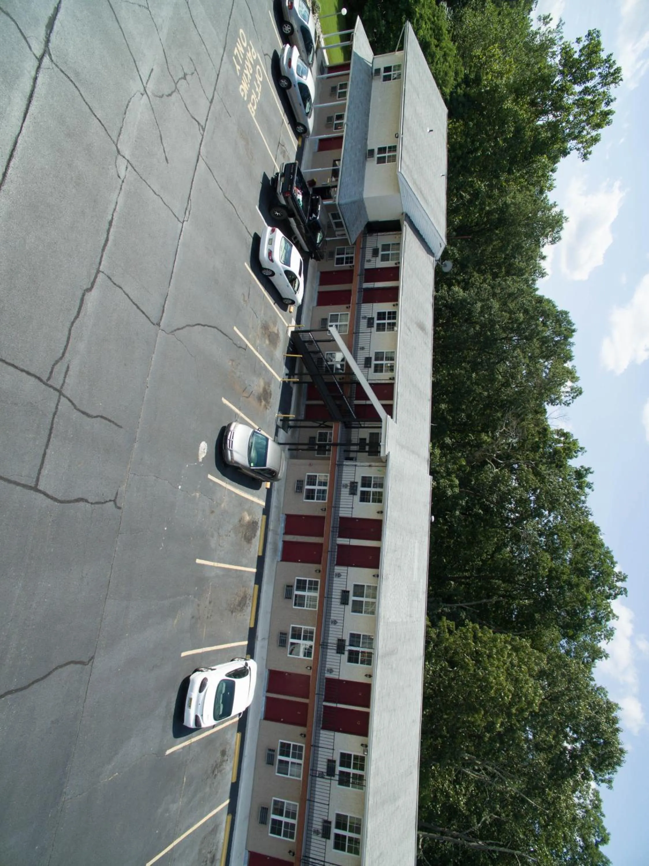 Property building in Red Carpet Inn Berlin