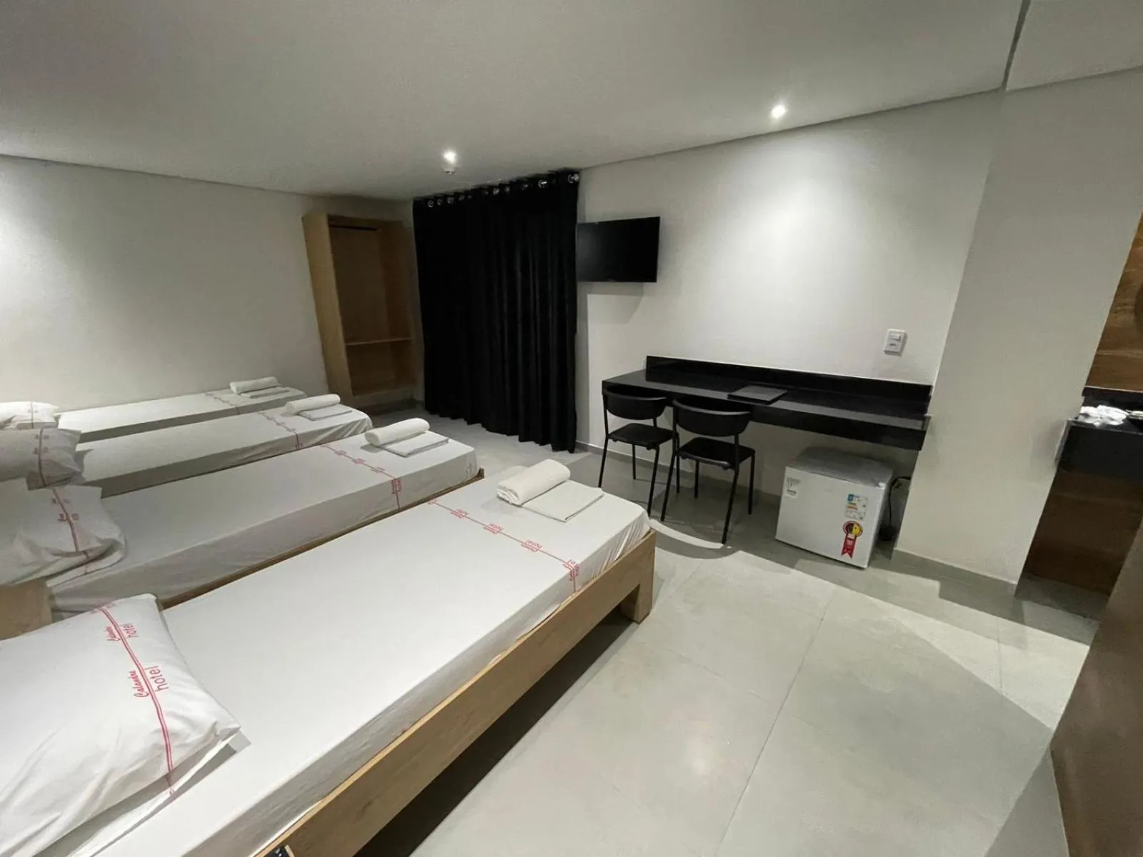 Photo of the whole room, Bed in Calandre Hotel