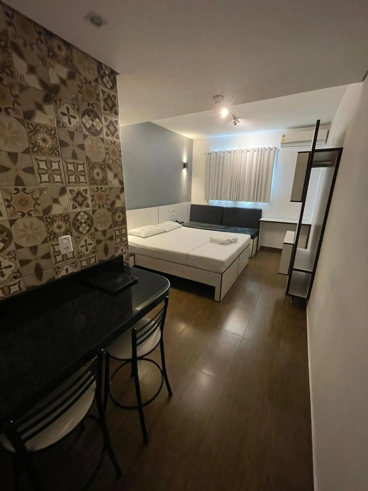 Photo of the whole room, Bed in Calandre Hotel