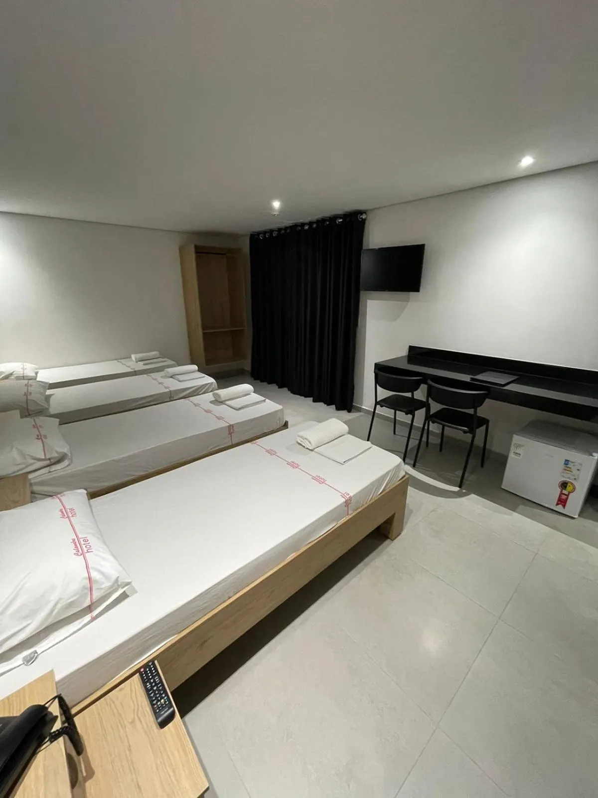 Photo of the whole room, Bed in Calandre Hotel