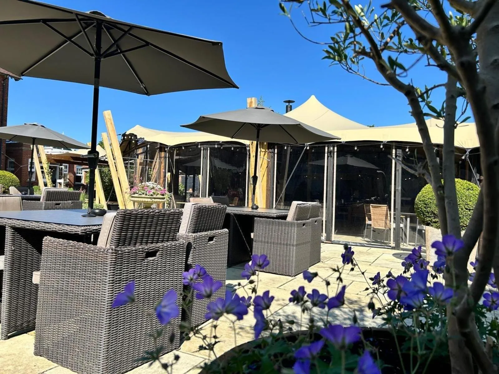 Restaurant/places to eat in Pontlands Park Hotel