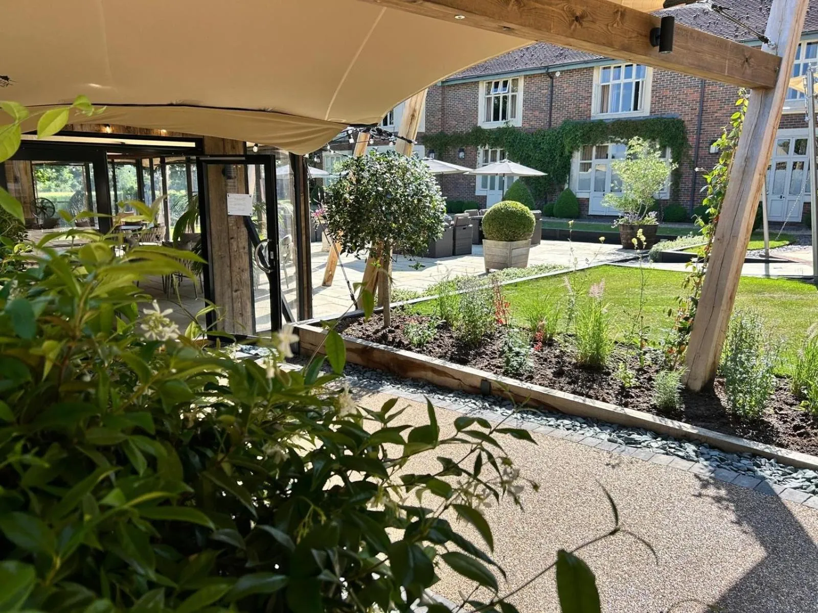 Restaurant/places to eat in Pontlands Park Hotel