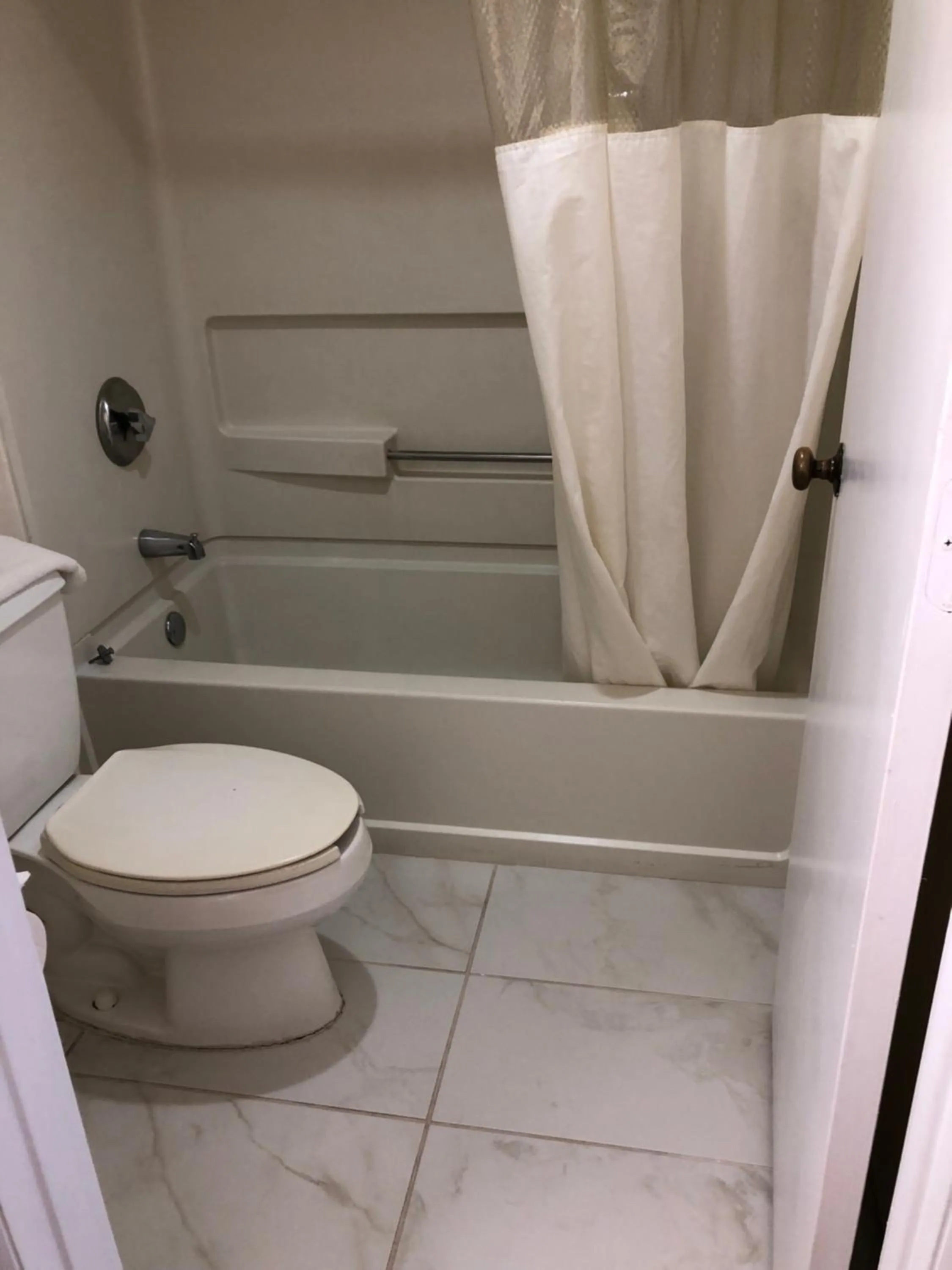 Bathroom in Travel Inn - Lugoff