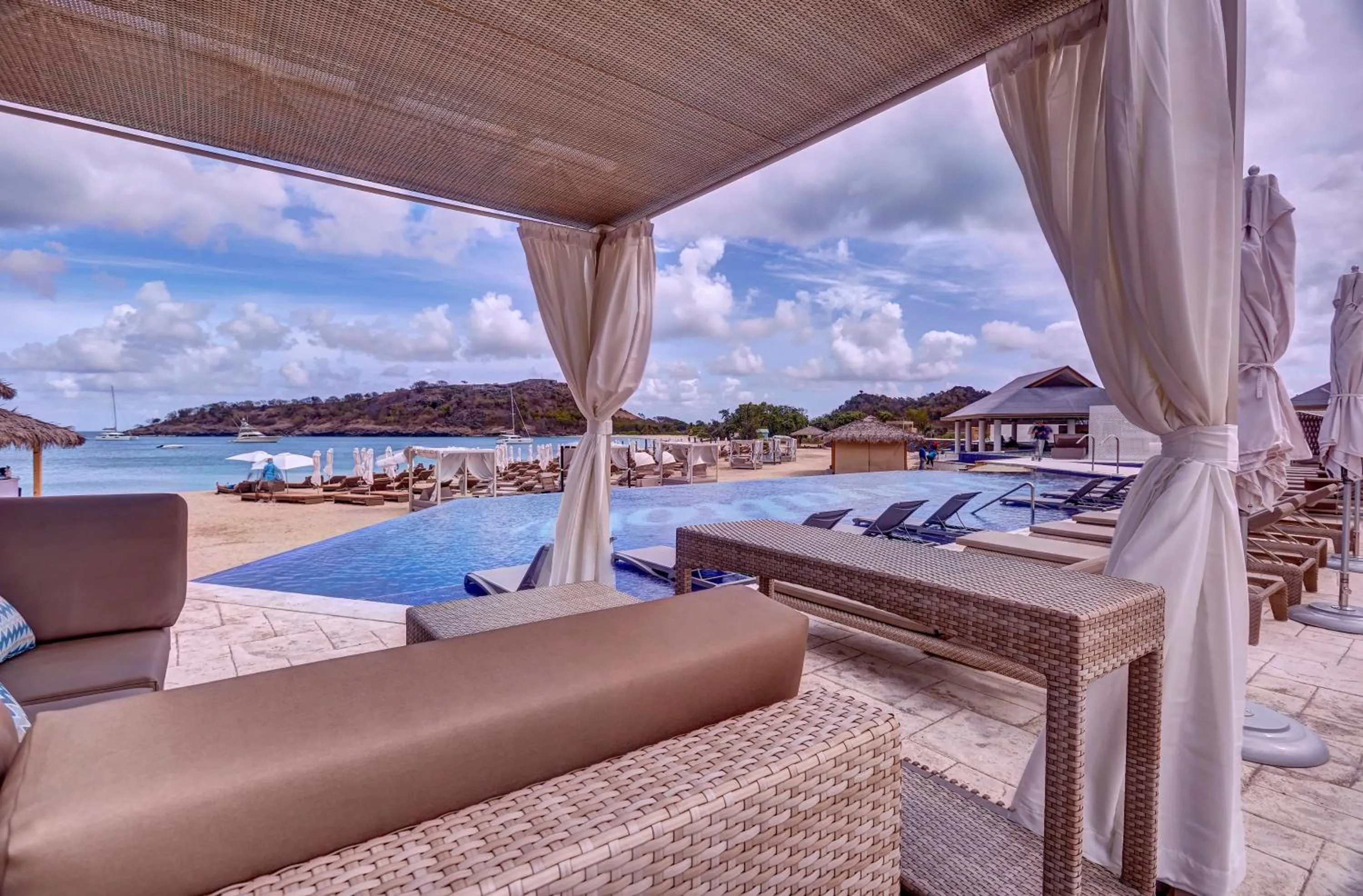 Swimming pool in Royalton Antigua, An Autograph Collection All-Inclusive Resort