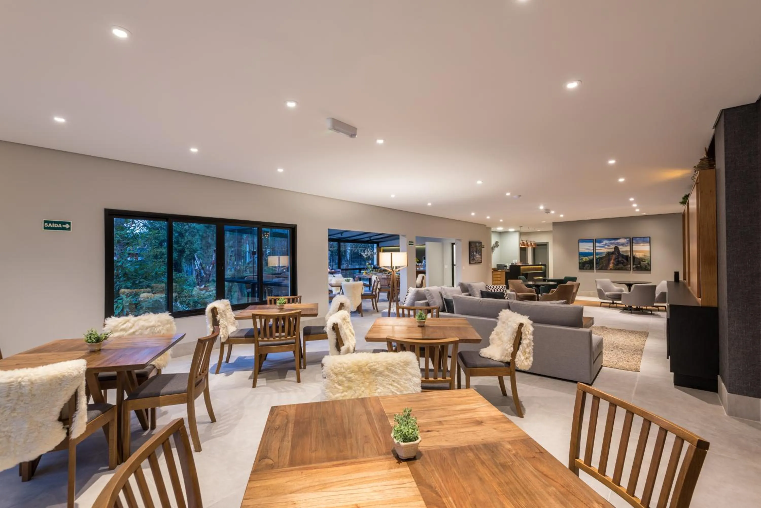 Communal lounge/ TV room in Villa Amistà Campos do Jordão
