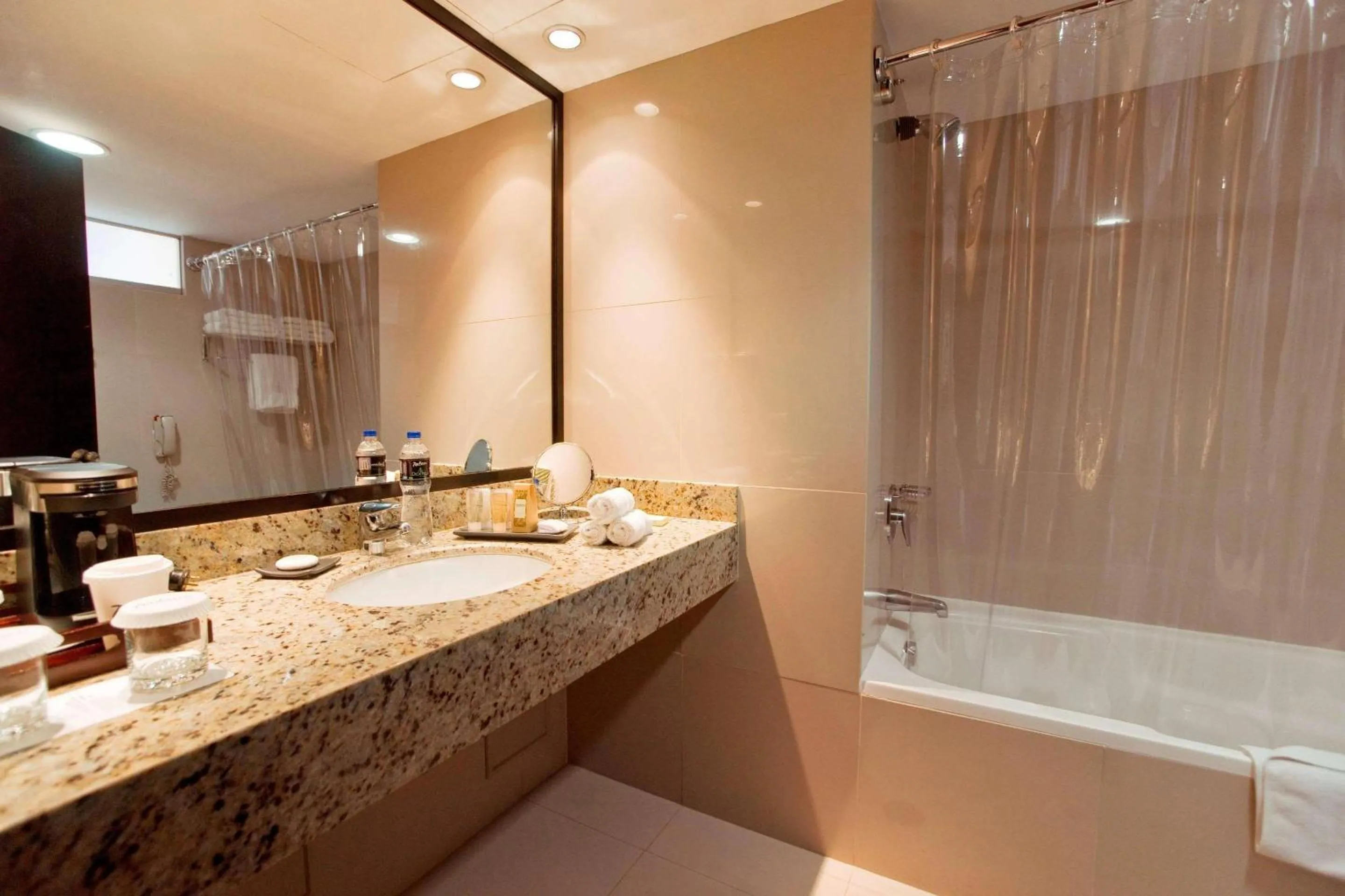 Bedroom in Radisson Hotel Decapolis Miraflores