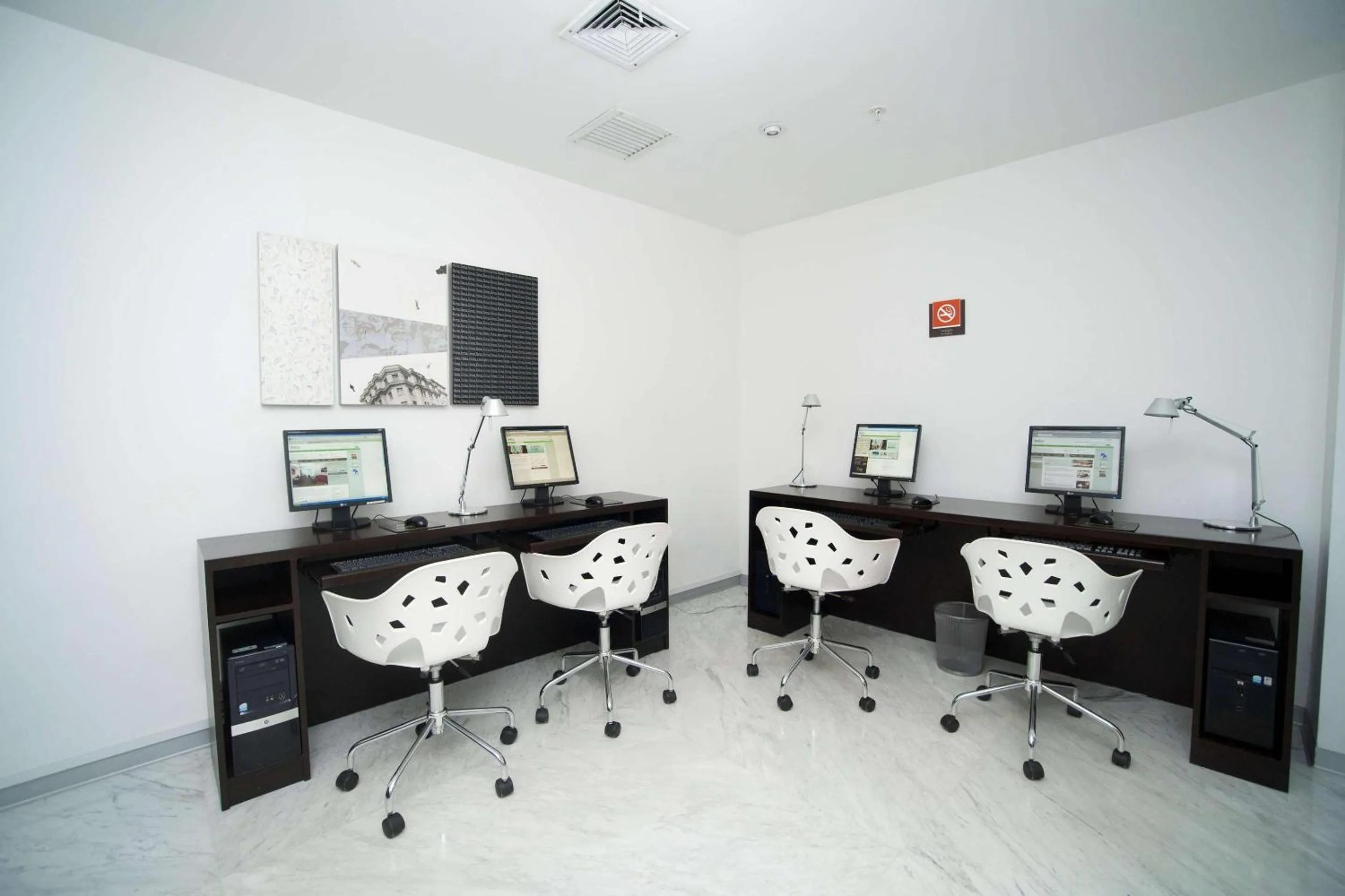 Business facilities in Radisson Hotel Decapolis Miraflores