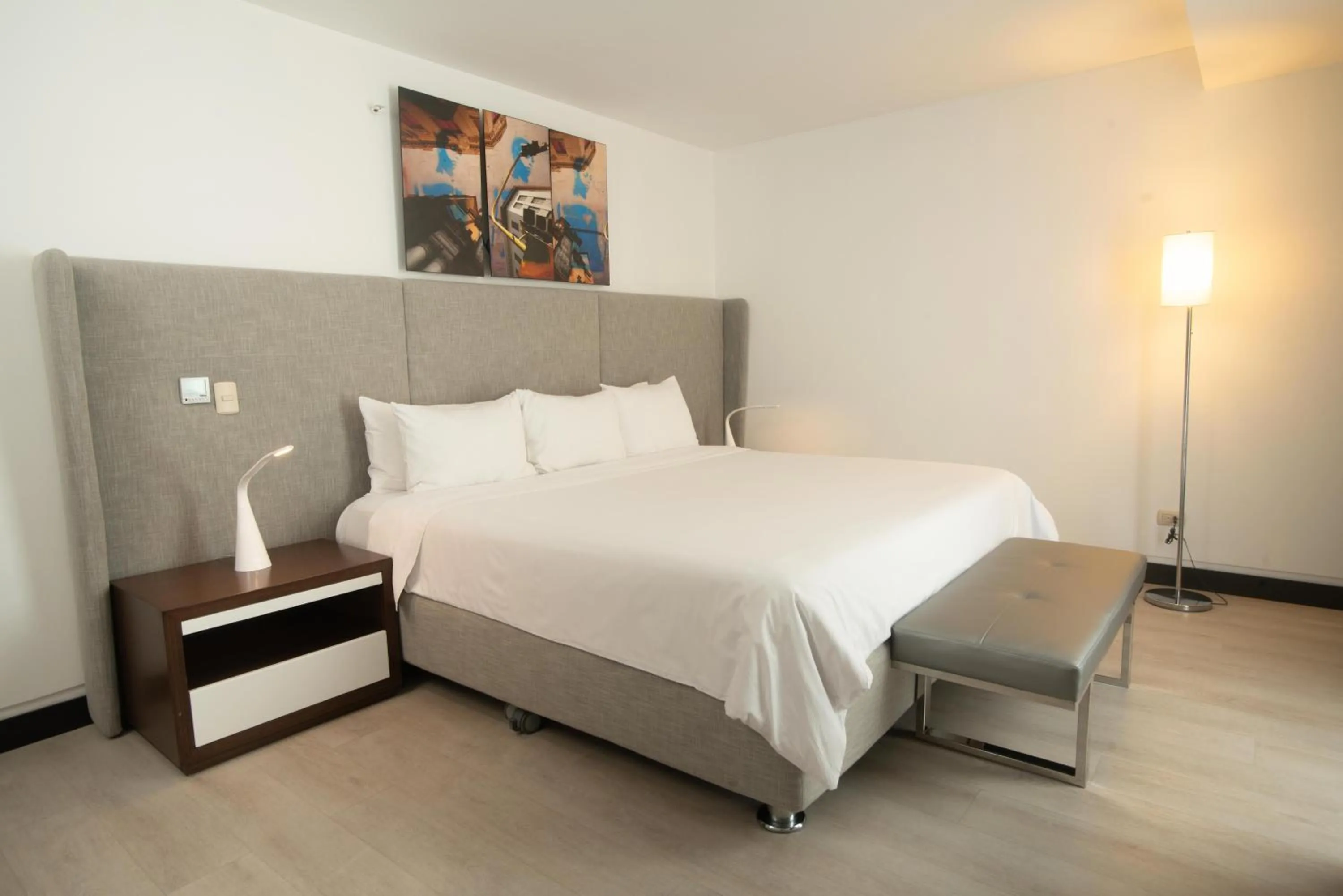 Photo of the whole room, Bed in Radisson Hotel Decapolis Miraflores