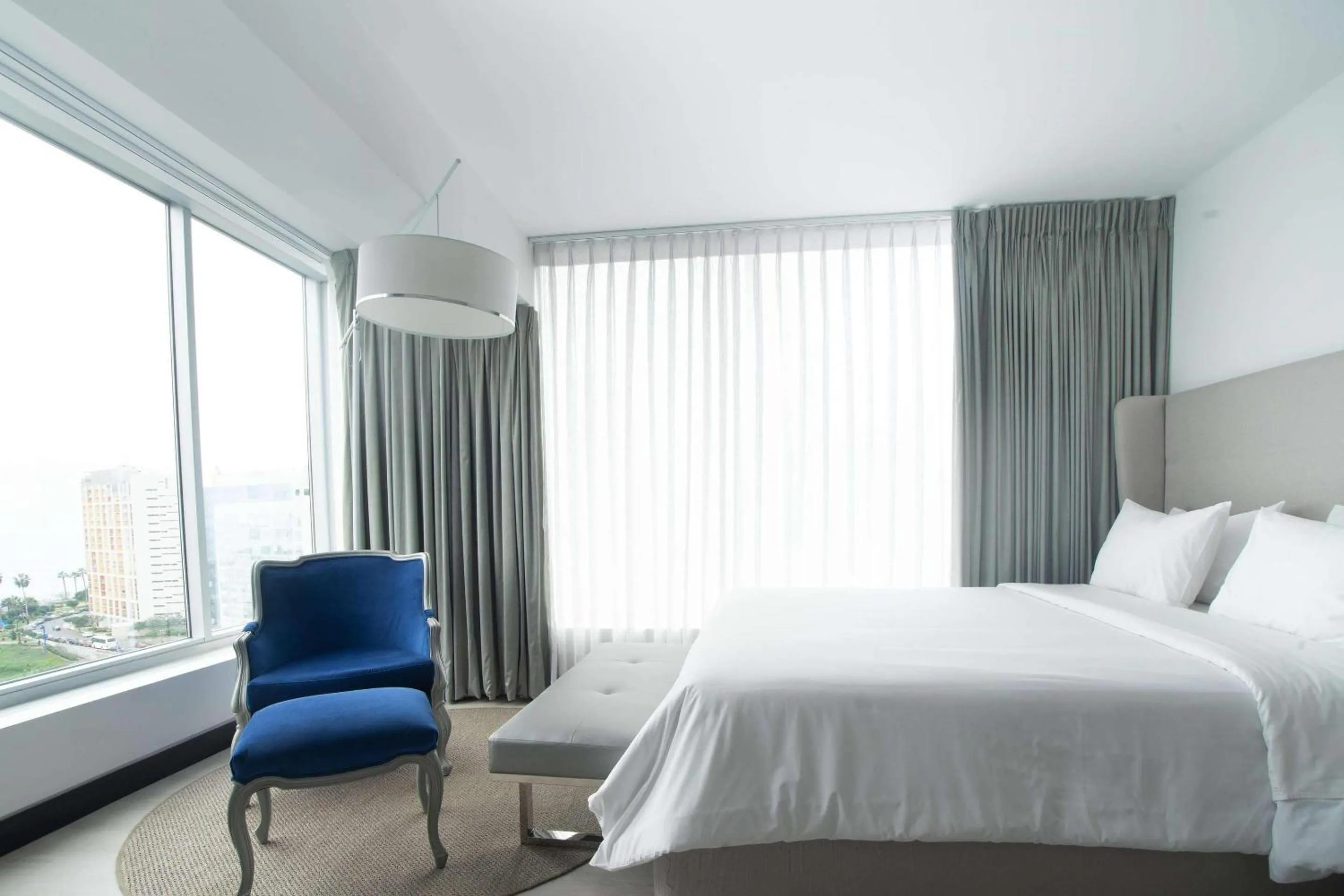 Bedroom, Bed in Radisson Hotel Decapolis Miraflores